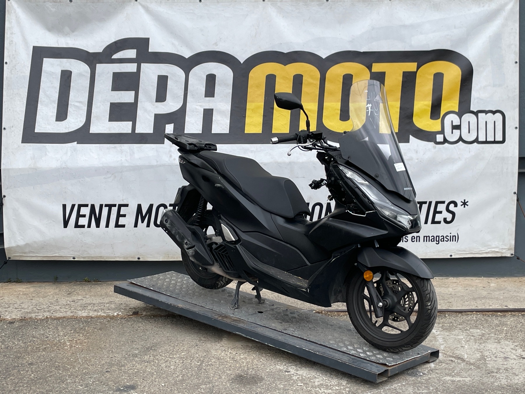 moto accidentée HONDA PCX 125