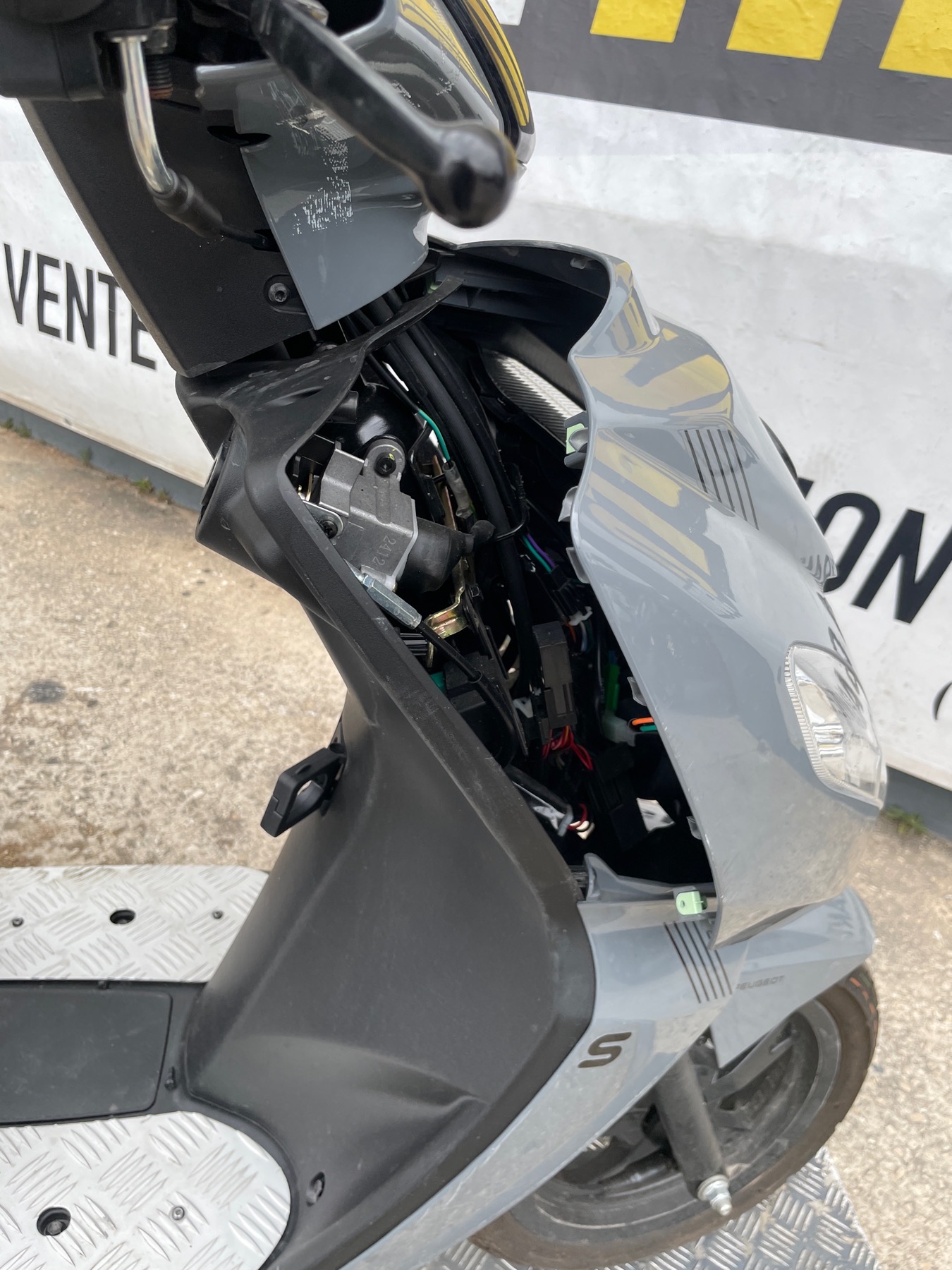 moto accidentée PEUGEOT KISBEE 50