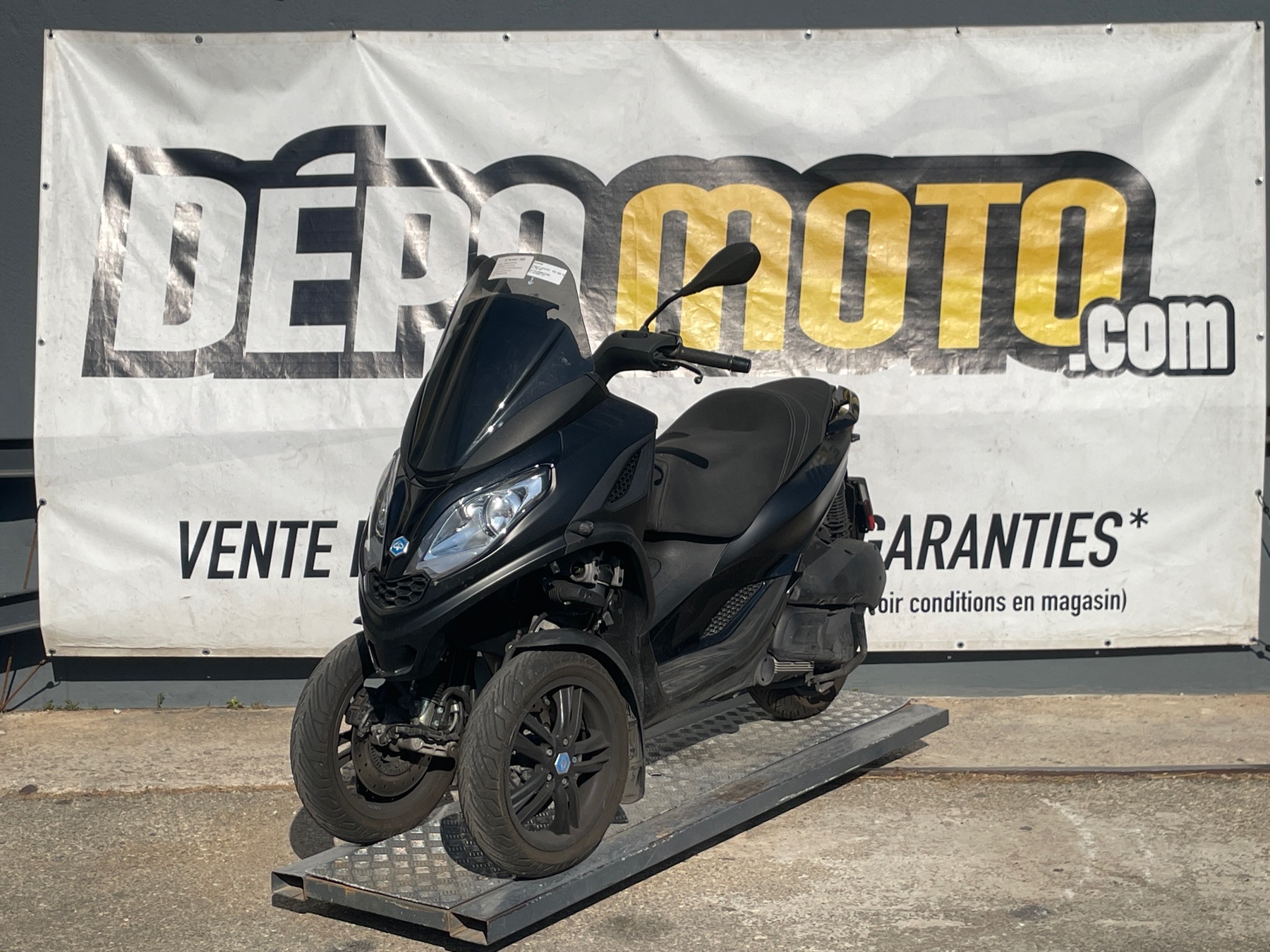 moto accidentée PIAGGIO MP3 300 HPE