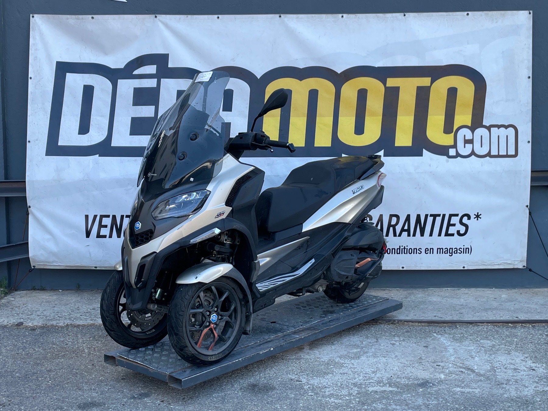 moto accidentée PIAGGIO MP3 530