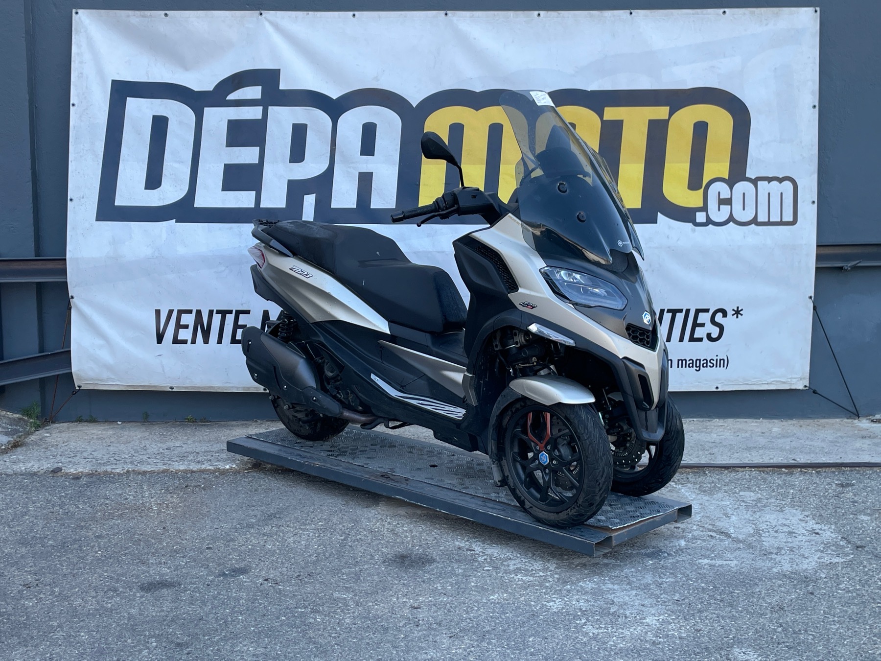 moto accidentée PIAGGIO MP3 530