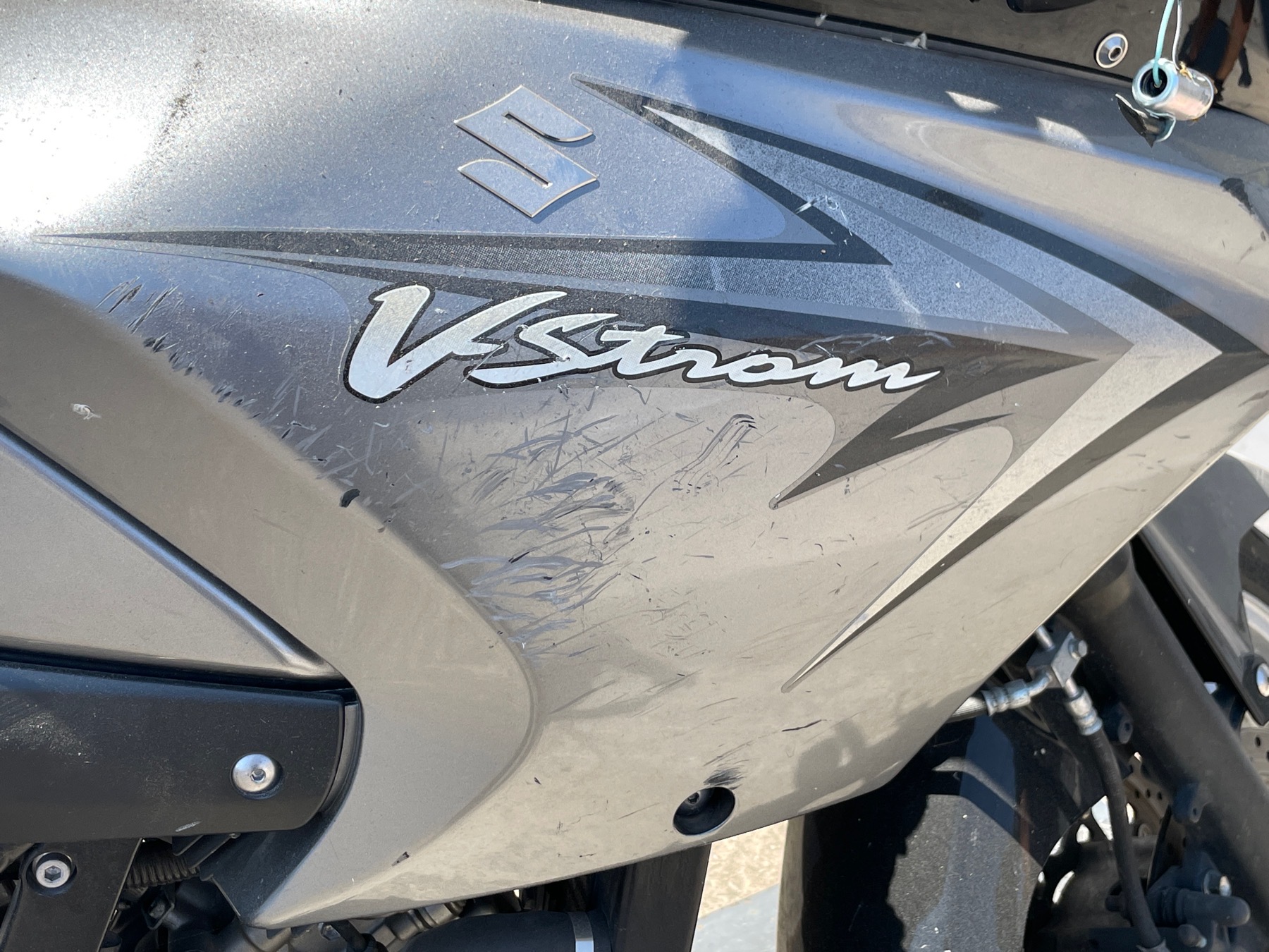 moto accidentée SUZUKIVSTROM 650