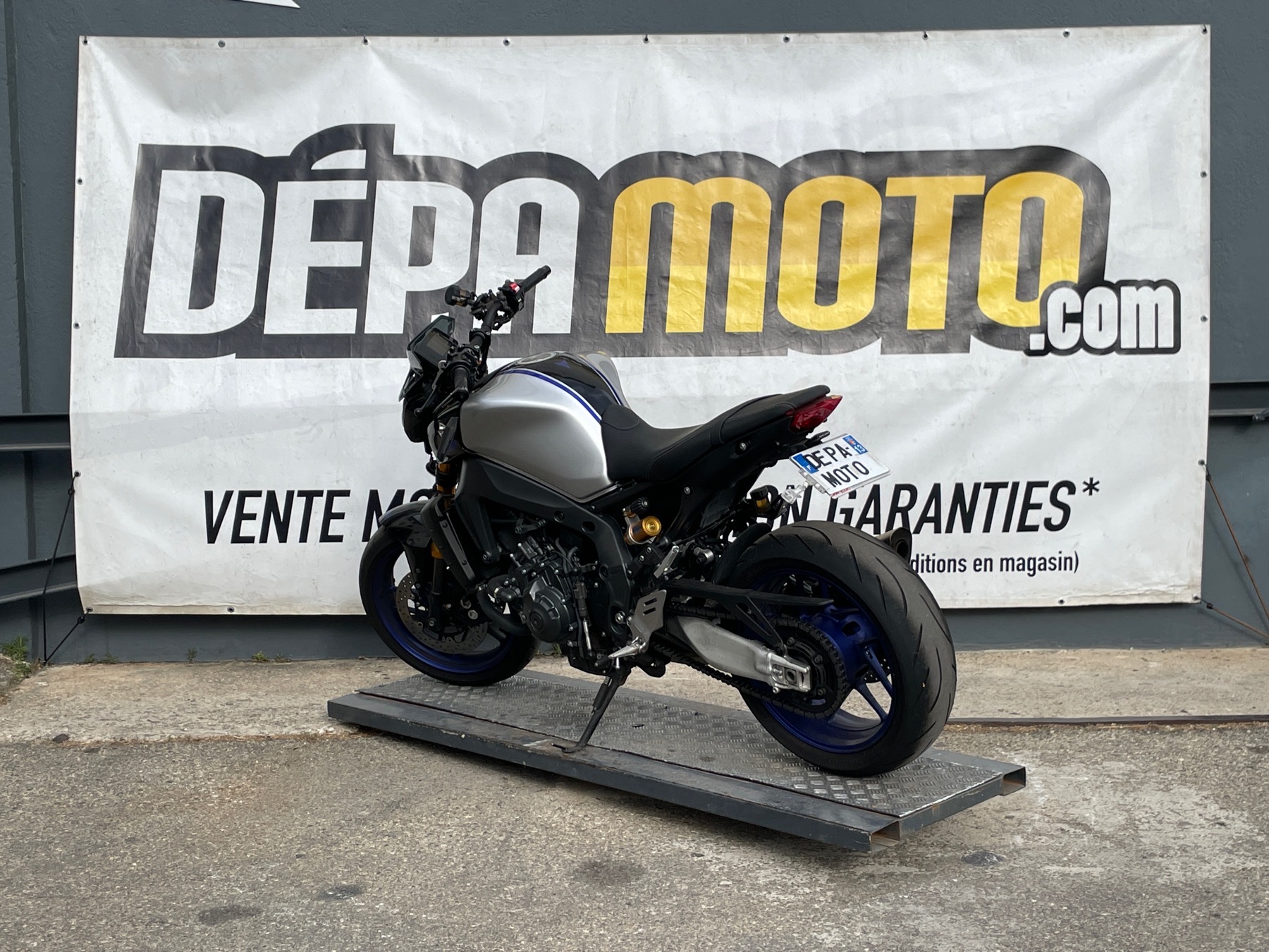 moto accidentée YAMAHAMT 09