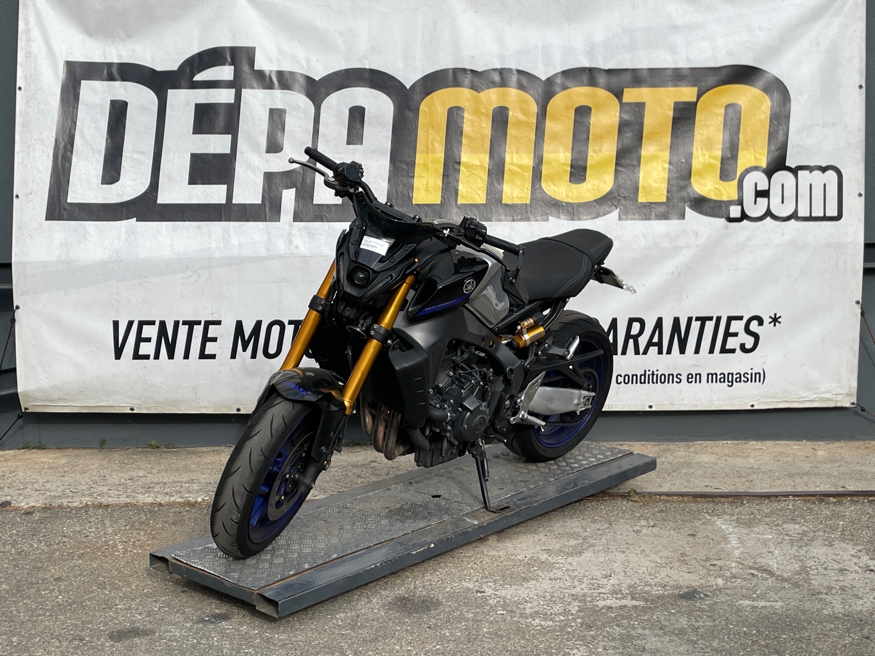 moto accidentée YAMAHA MT 09