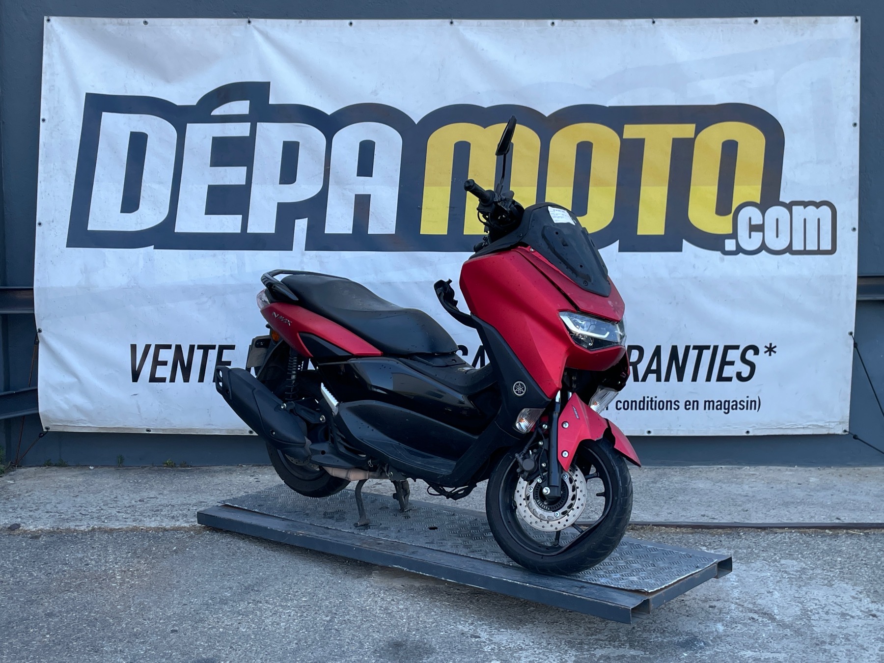 moto accidentée YAMAHA NMAX 125