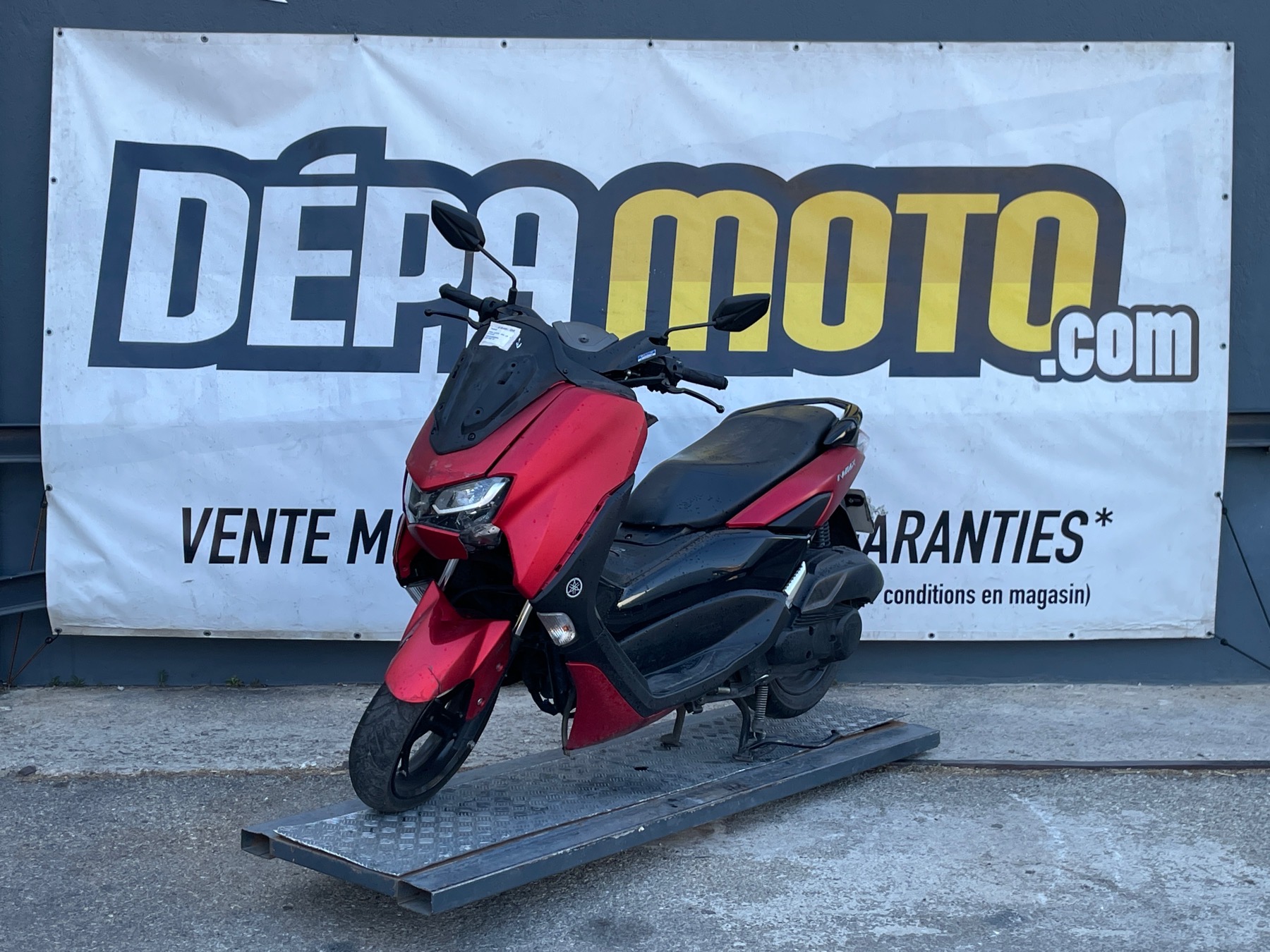 moto accidentée YAMAHA NMAX 125