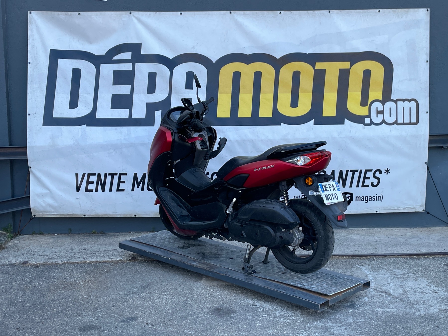 moto accidentée YAMAHA NMAX 125