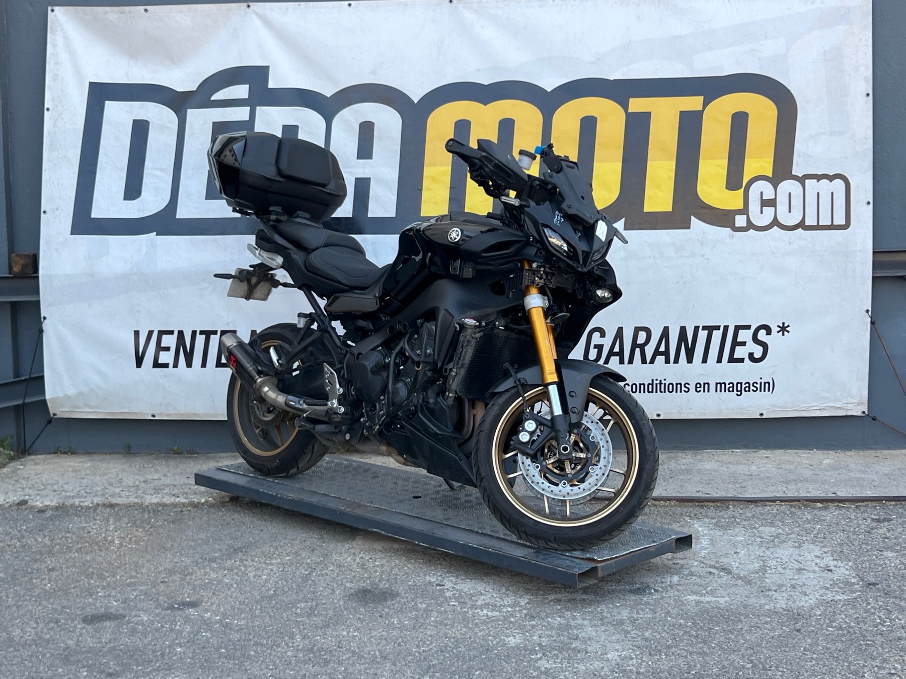 moto accidentée YAMAHATRACER 900