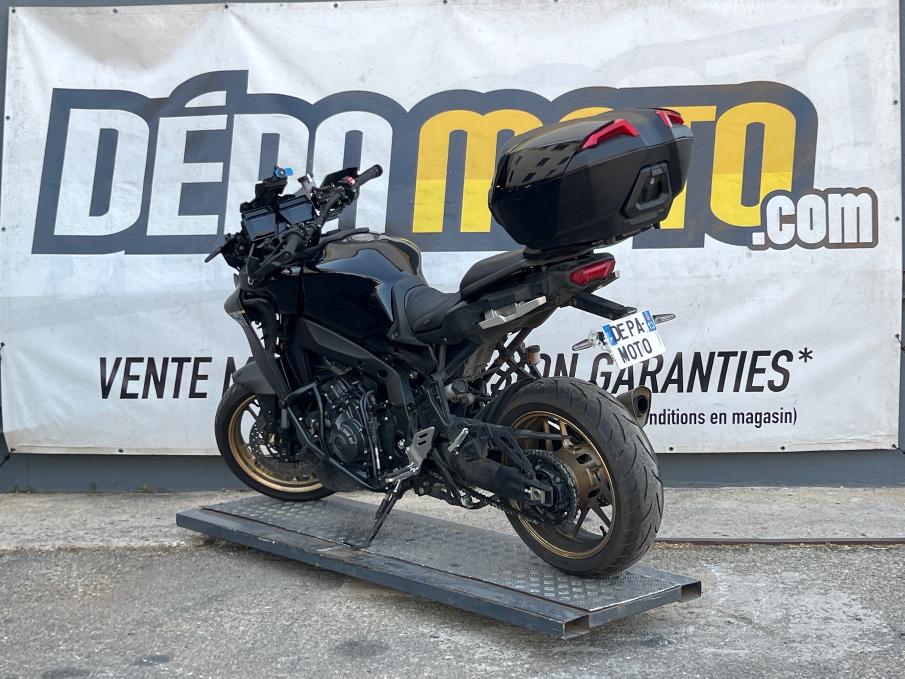 moto accidentée YAMAHATRACER 900