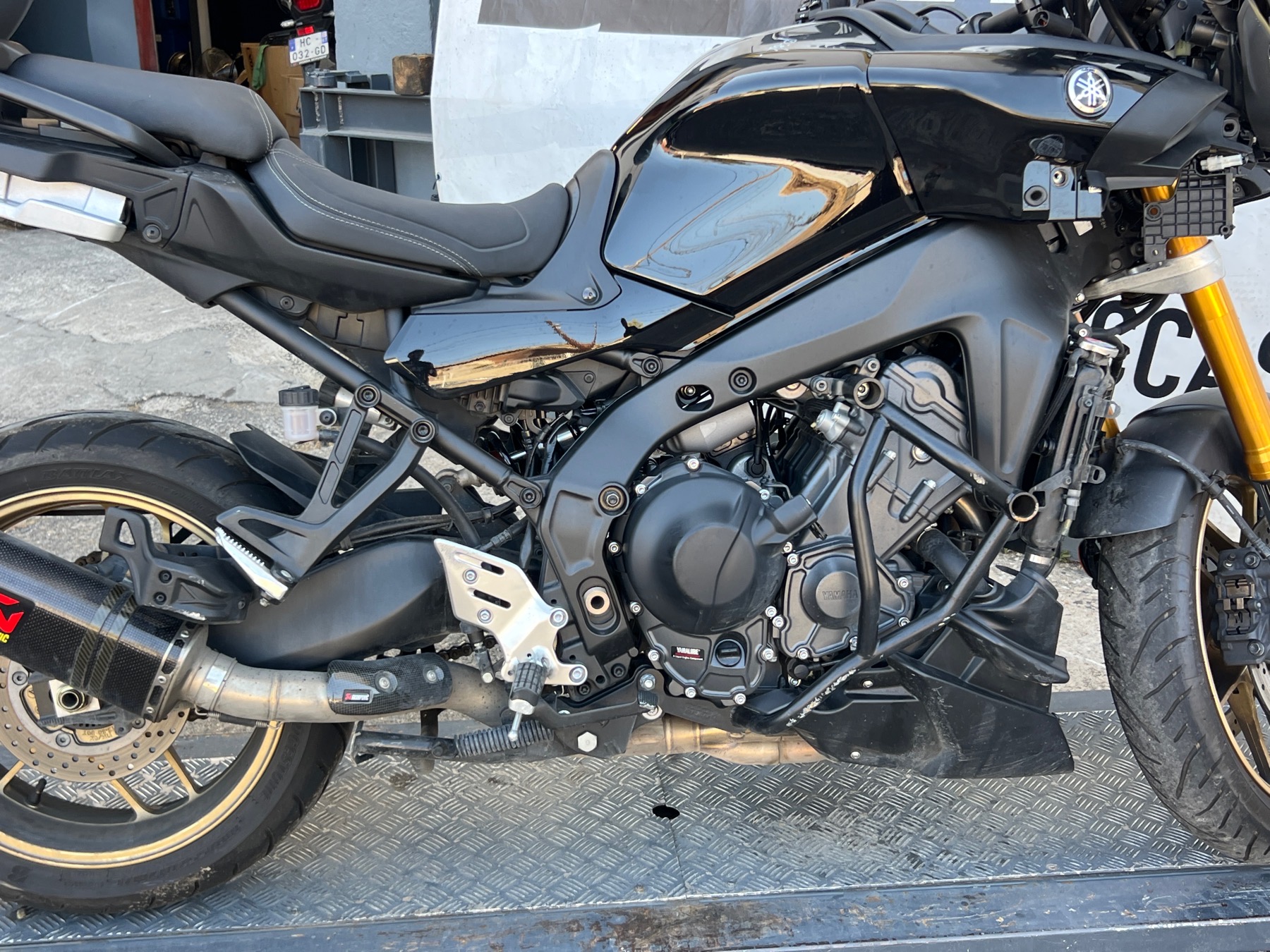 moto accidentée YAMAHATRACER 900