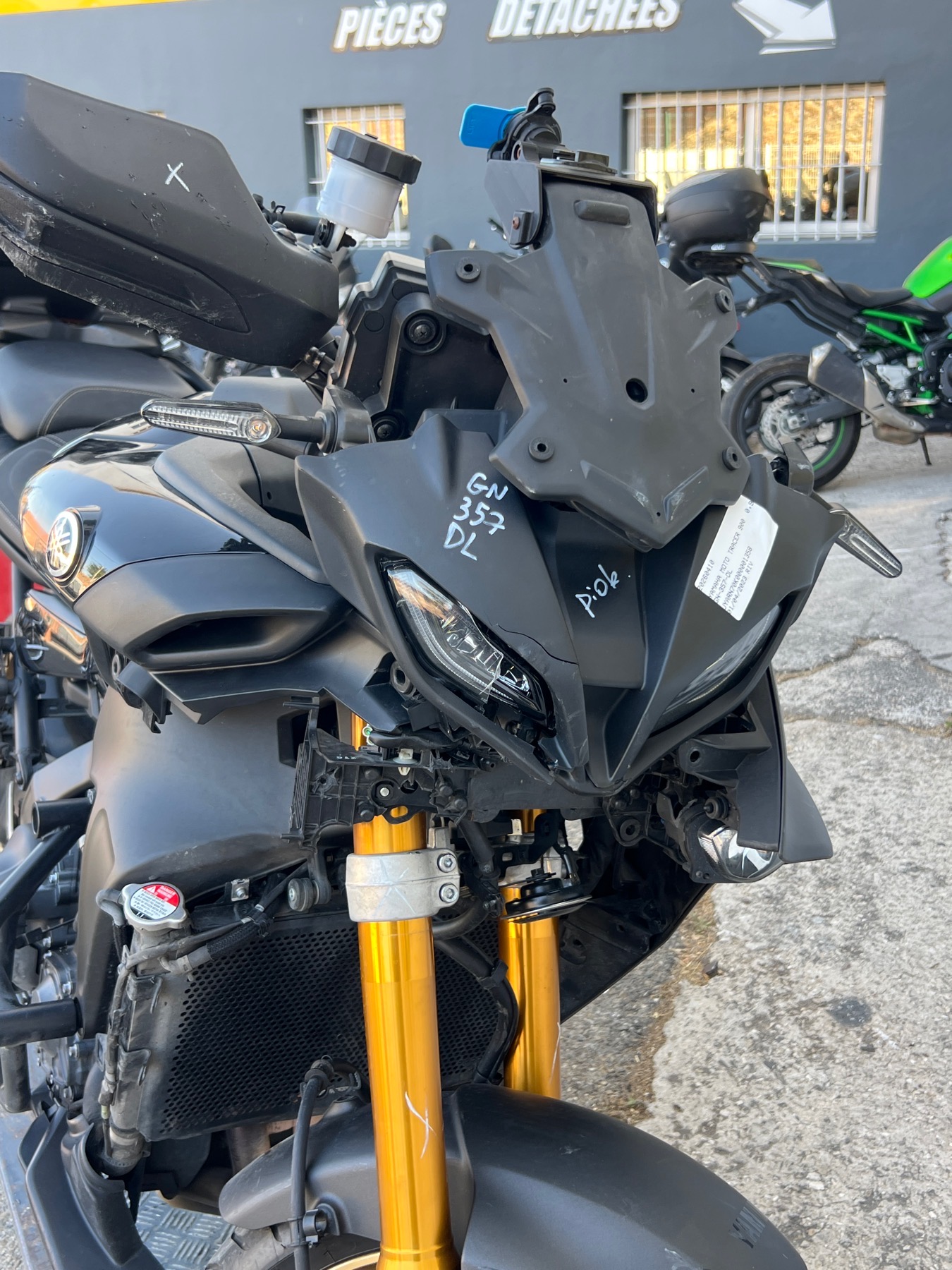 moto accidentée YAMAHATRACER 900