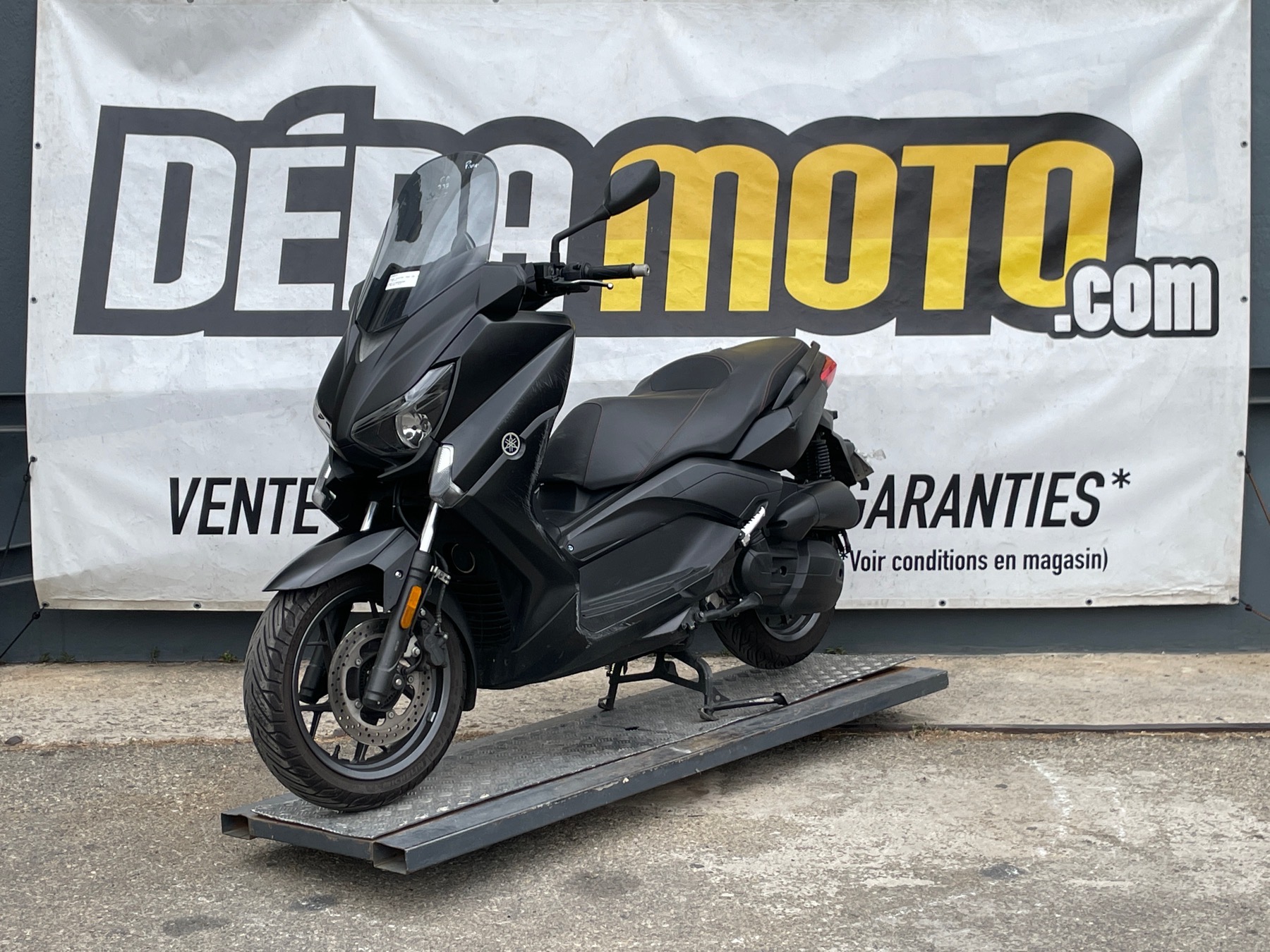 moto accidentée YAMAHA XMAX 125