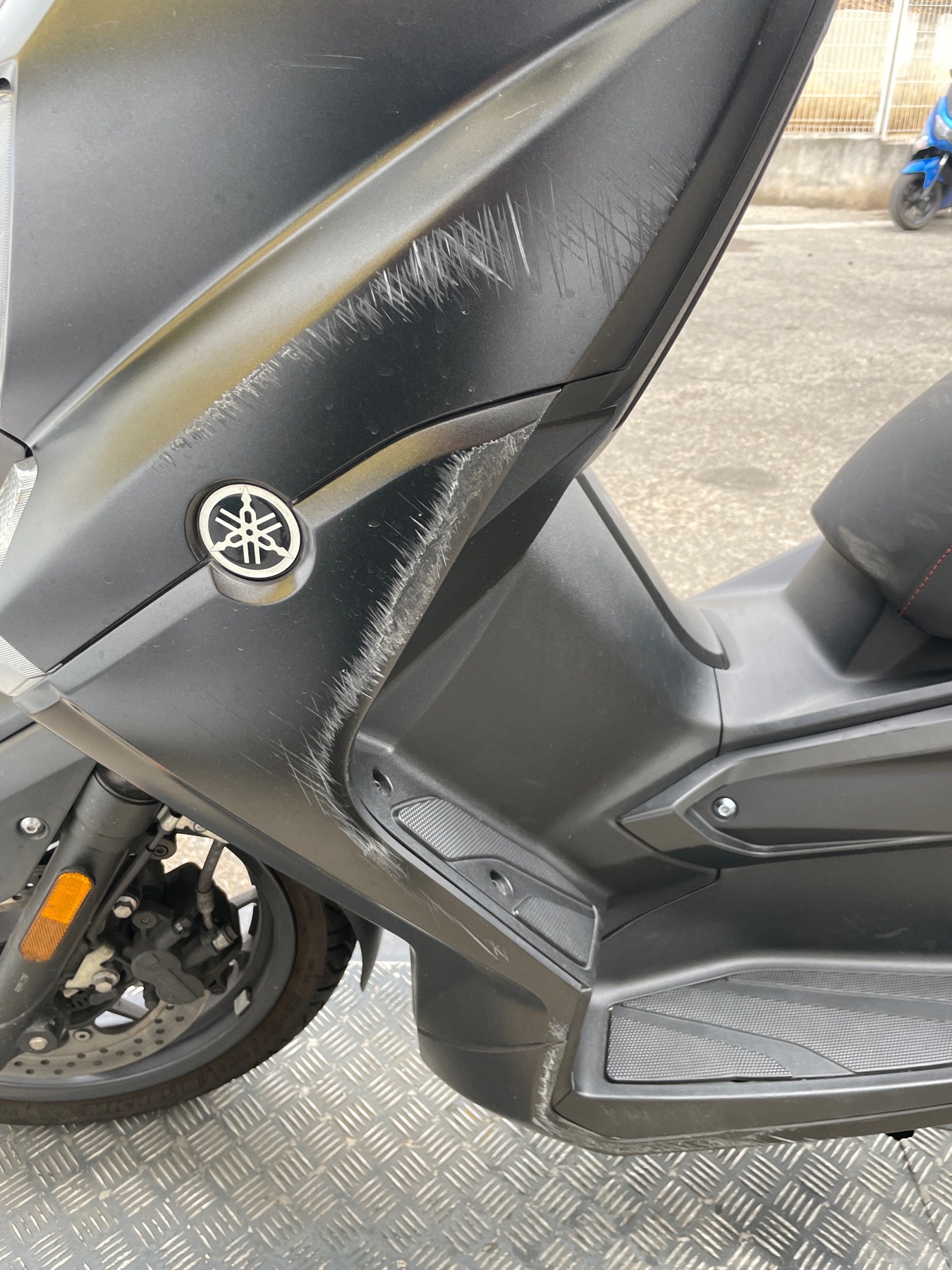 moto accidentée YAMAHA XMAX 125
