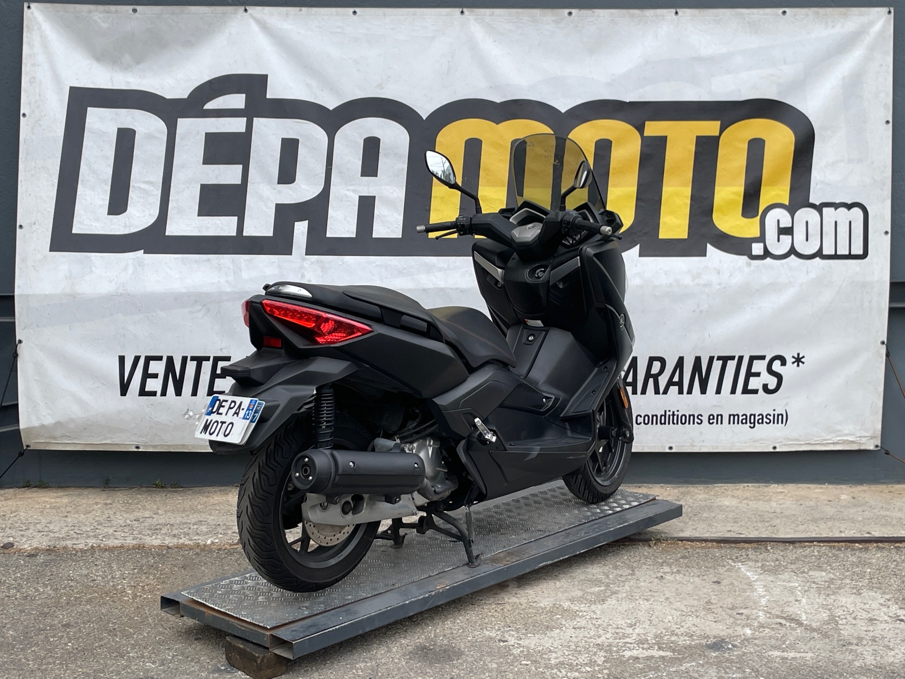 moto accidentée YAMAHA XMAX 125