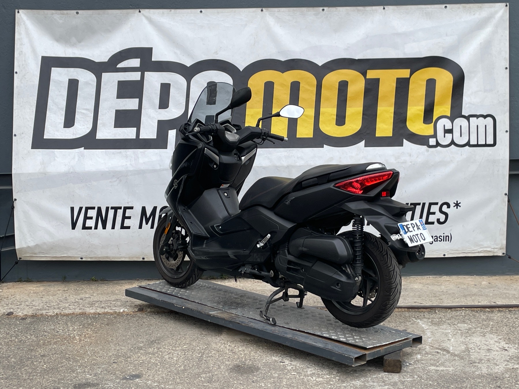 moto accidentée YAMAHA XMAX 125