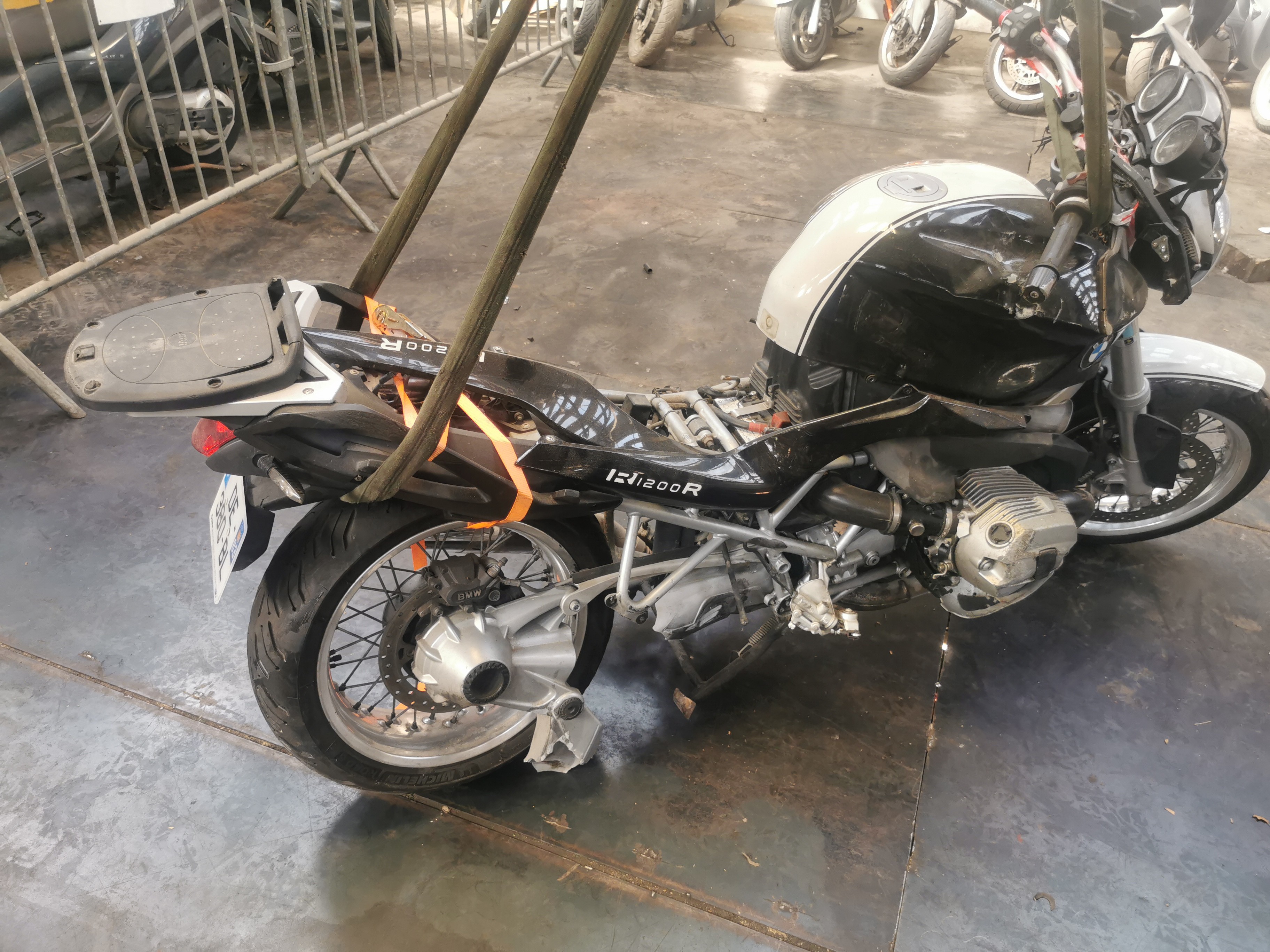 moto accidentée BMWR1200R