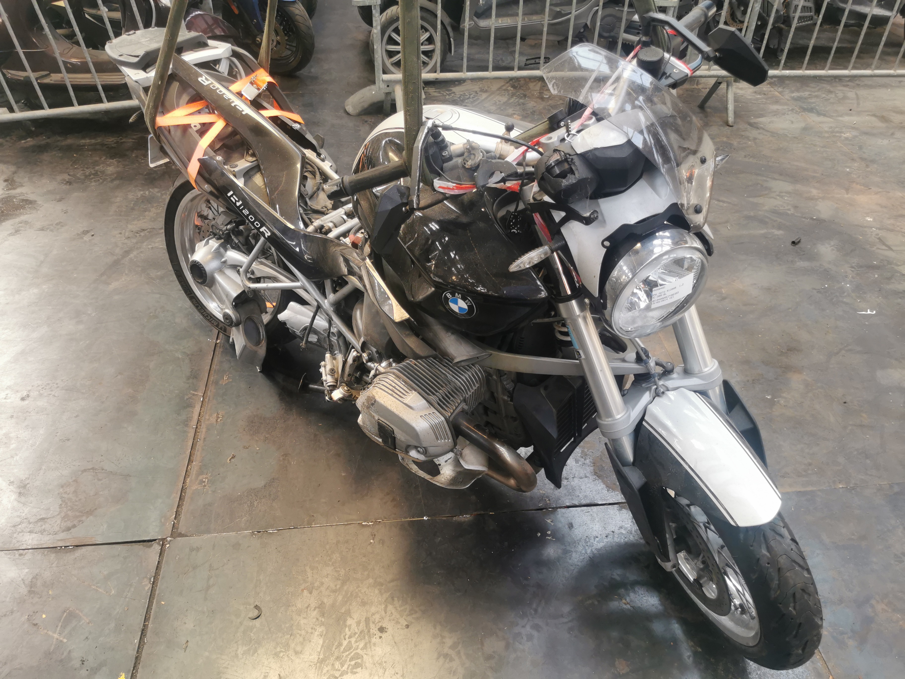 moto accidentée BMWR1200R