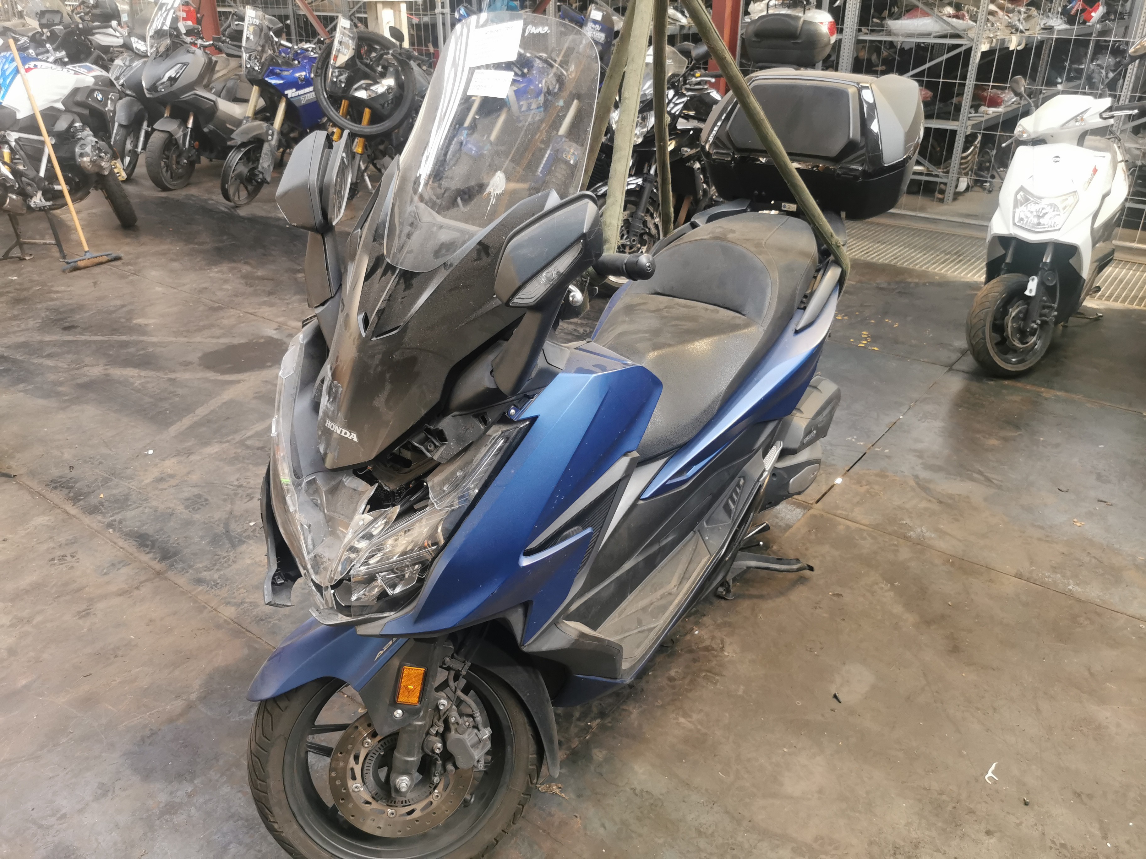 moto accidentée HONDA  FORZA 125