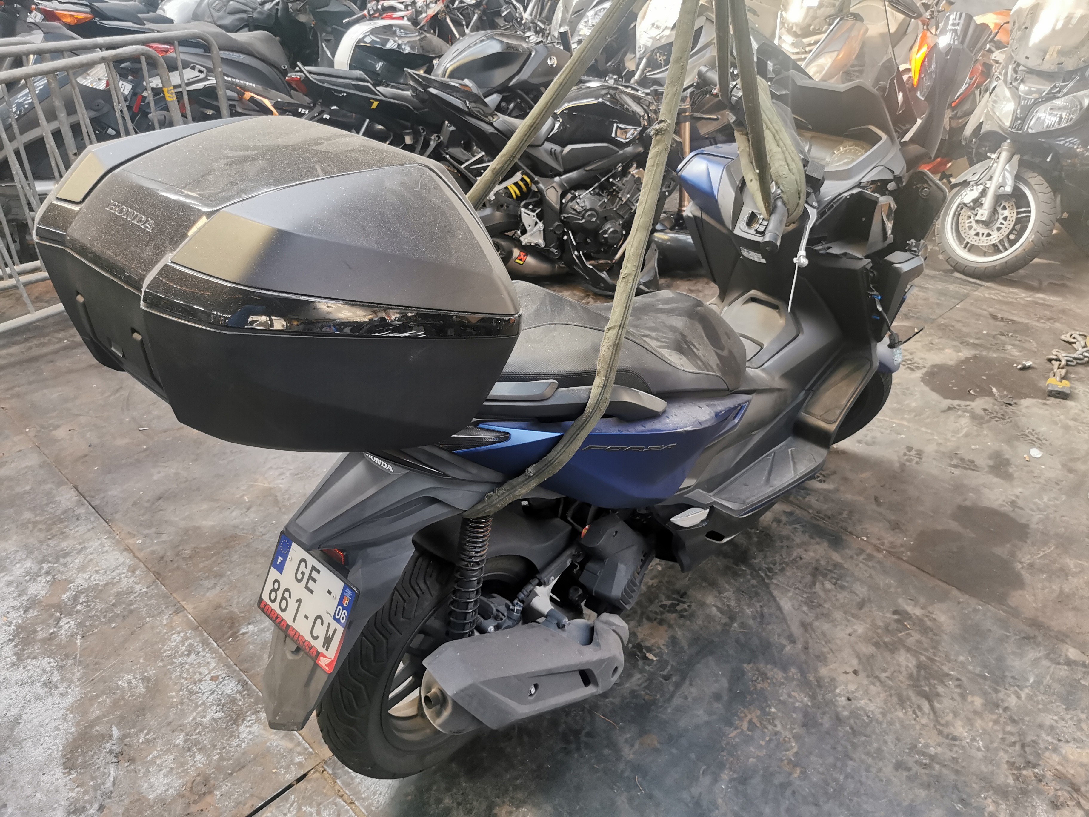 moto accidentée HONDA FORZA 125