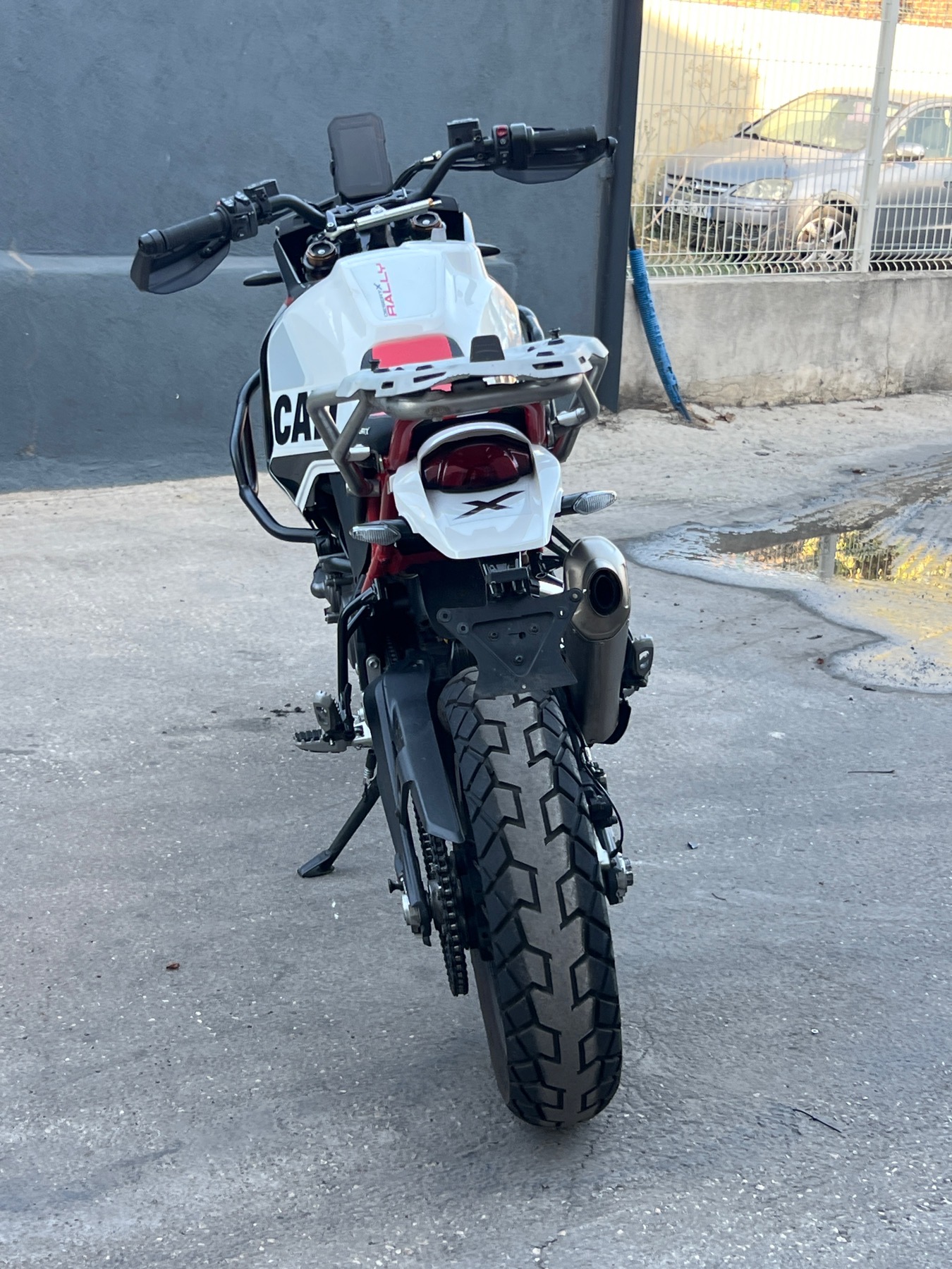 moto accidentée DUCATI DESERT X RALLY