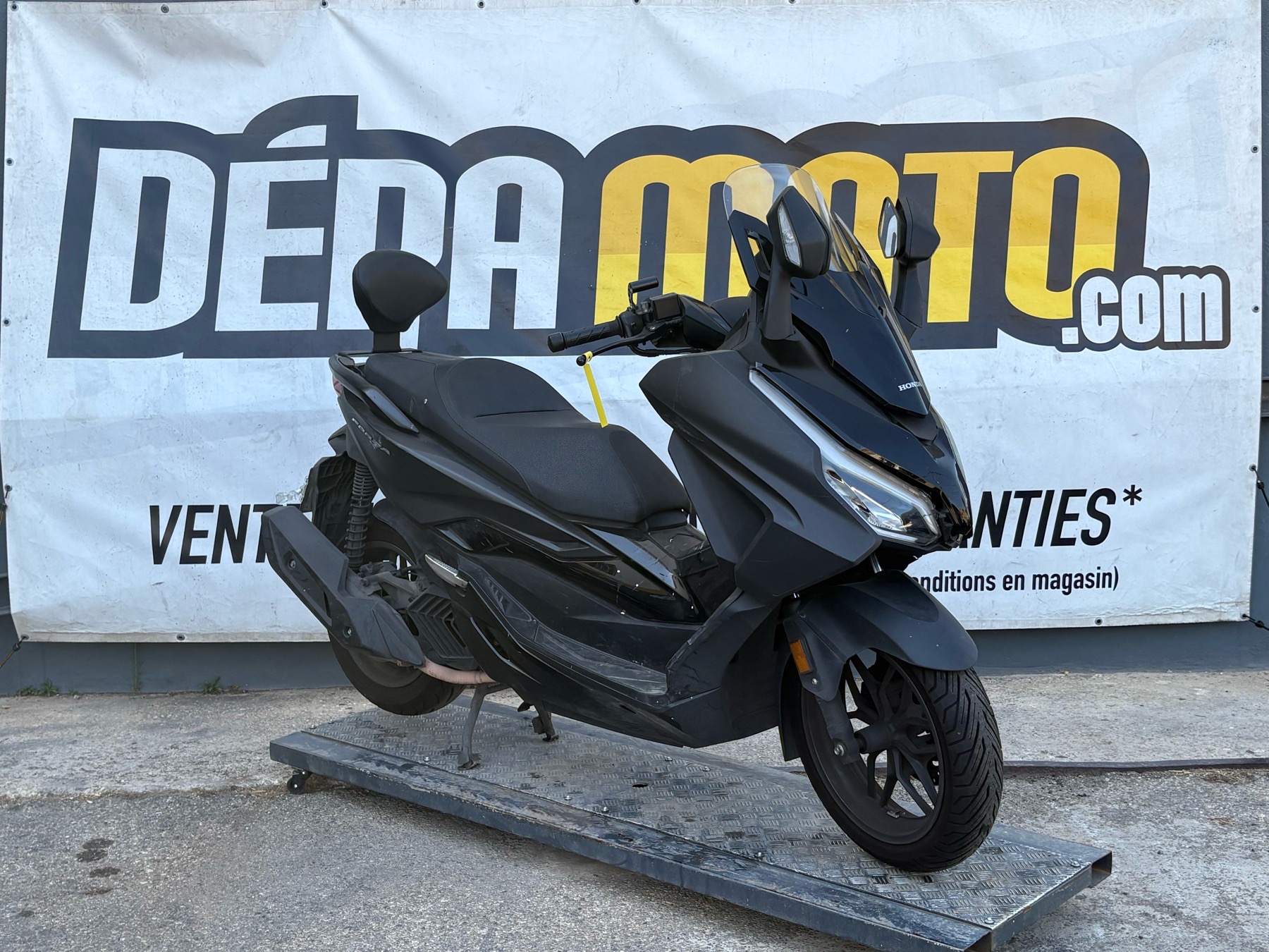 moto accidentée HONDA FORZA 125
