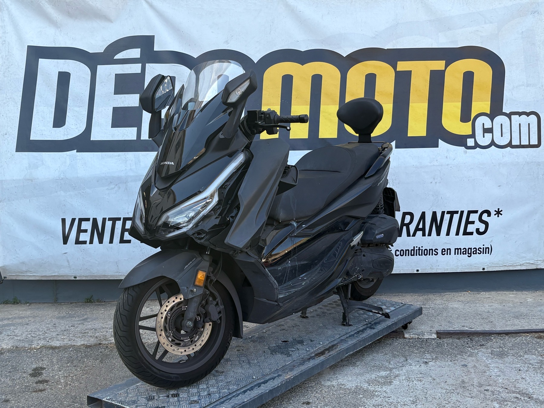 moto accidentée HONDA FORZA 125