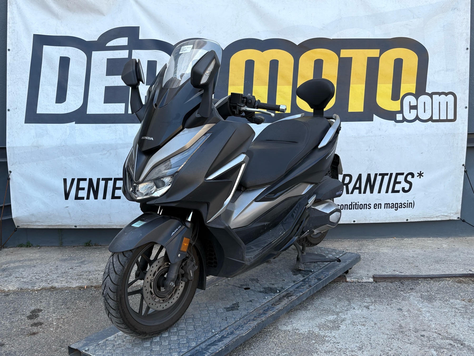 moto accidentée HONDA FORZA 350