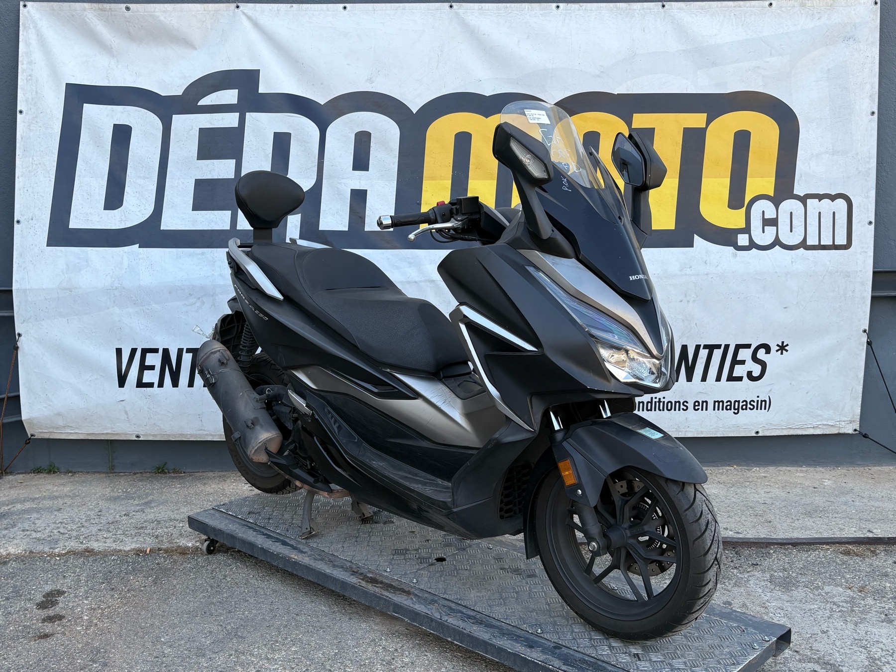 moto accidentée HONDA  FORZA 350