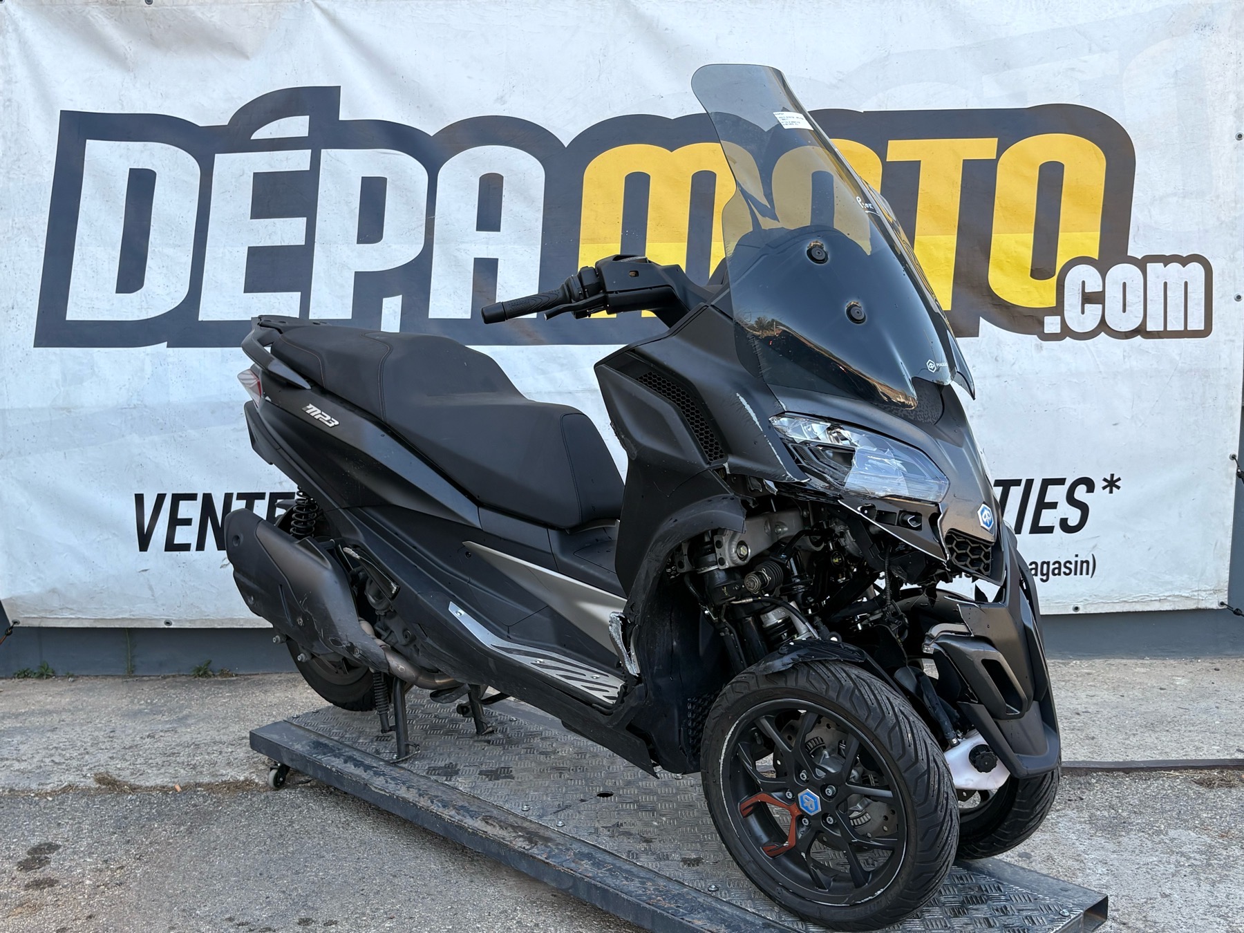 moto accidentée PIAGGIO  MP3 530