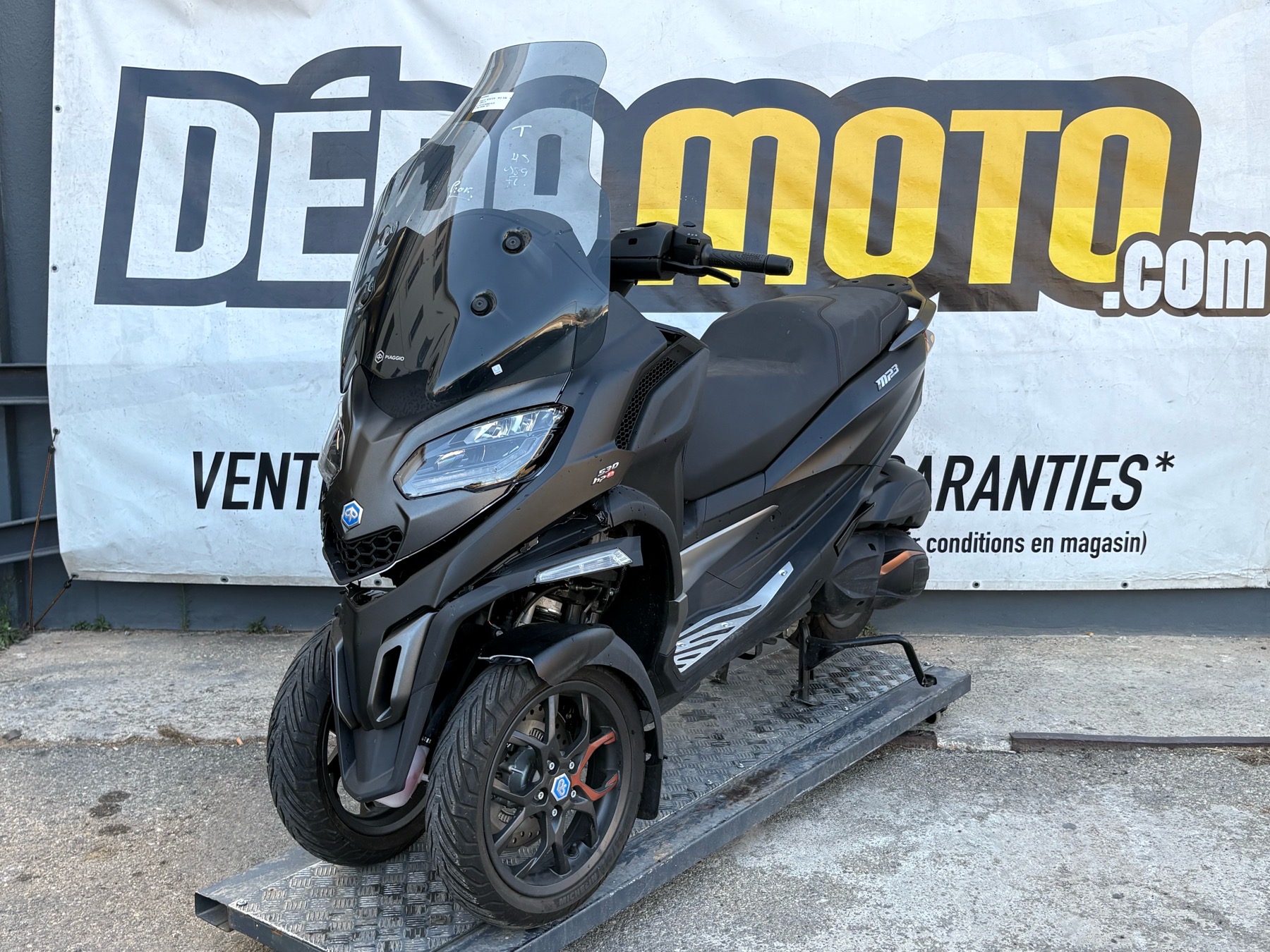 moto accidentée PIAGGIO MP3 530
