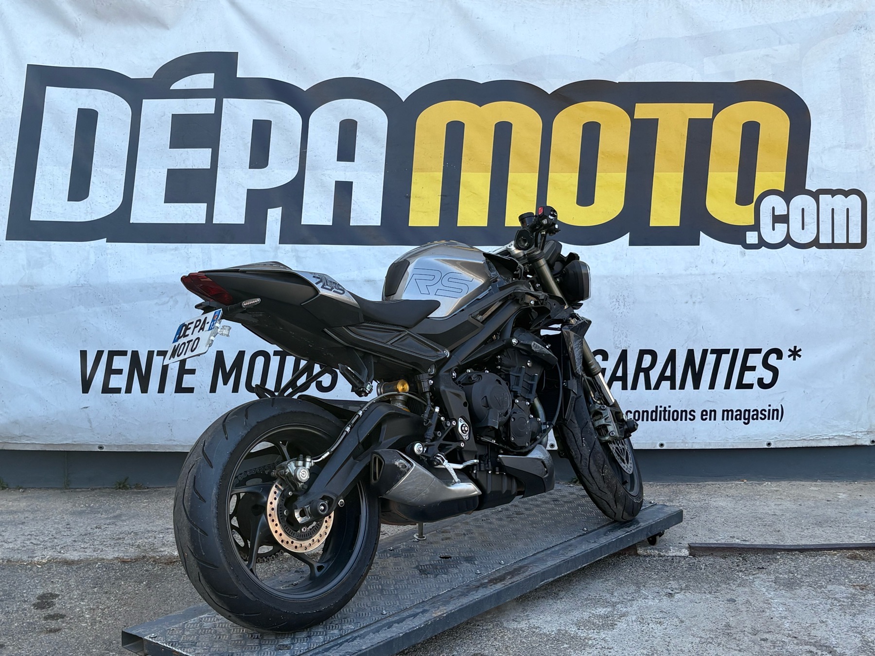 moto accidentée TRIUMPHSTREET TRIPLE RS 765
