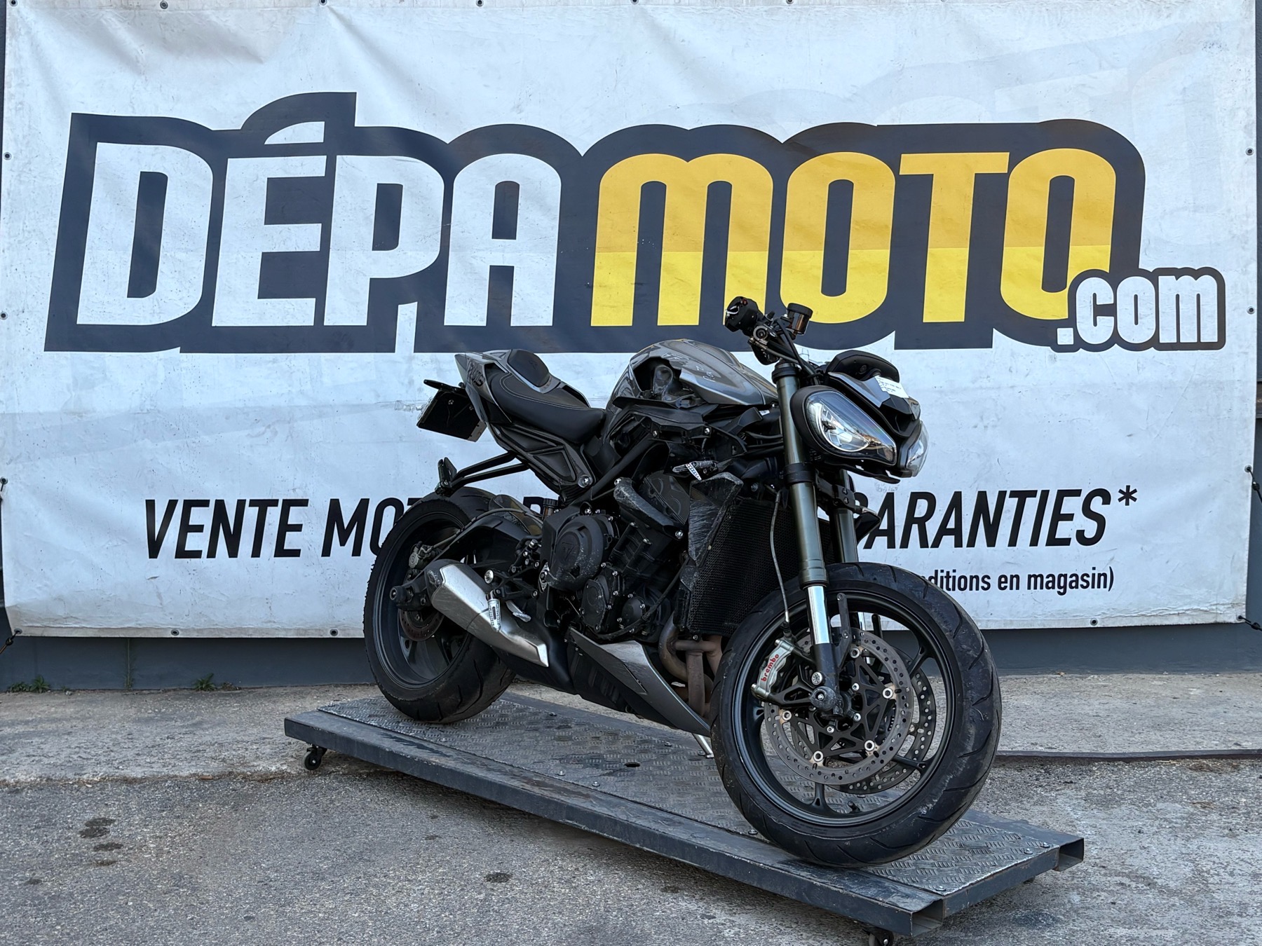 moto accidentée TRIUMPHSTREET TRIPLE RS 765