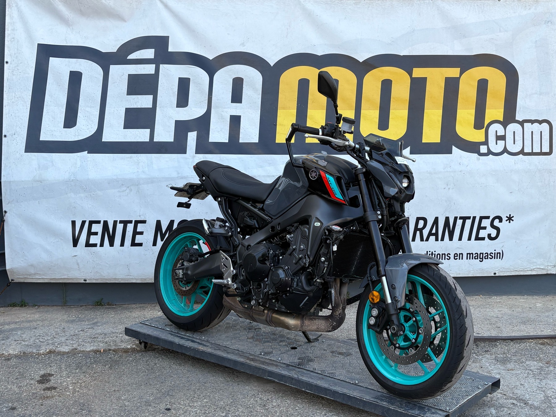 moto accidentée YAMAHAMT09