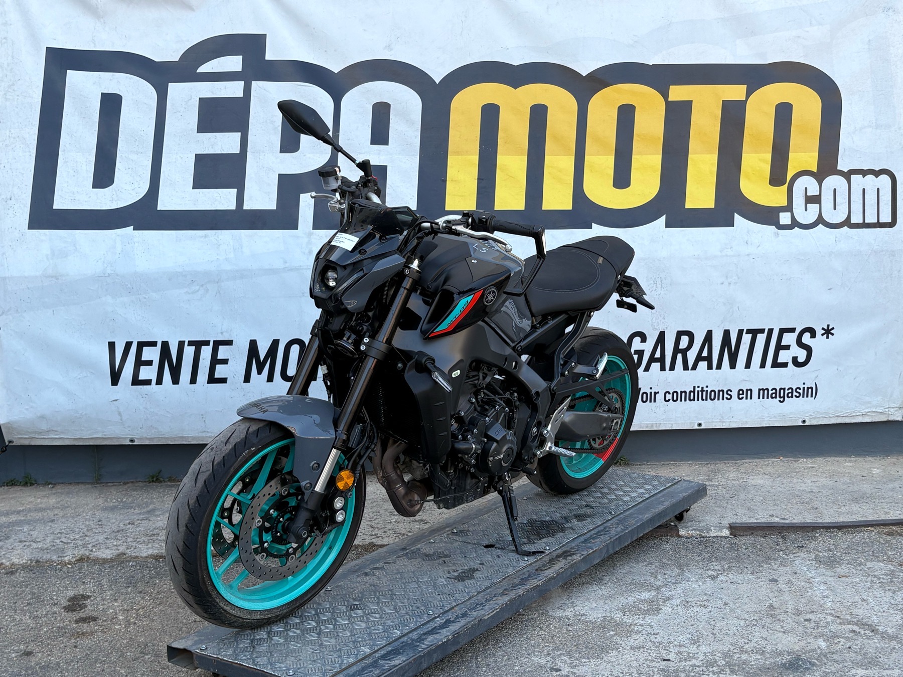 moto accidentée YAMAHA MT09