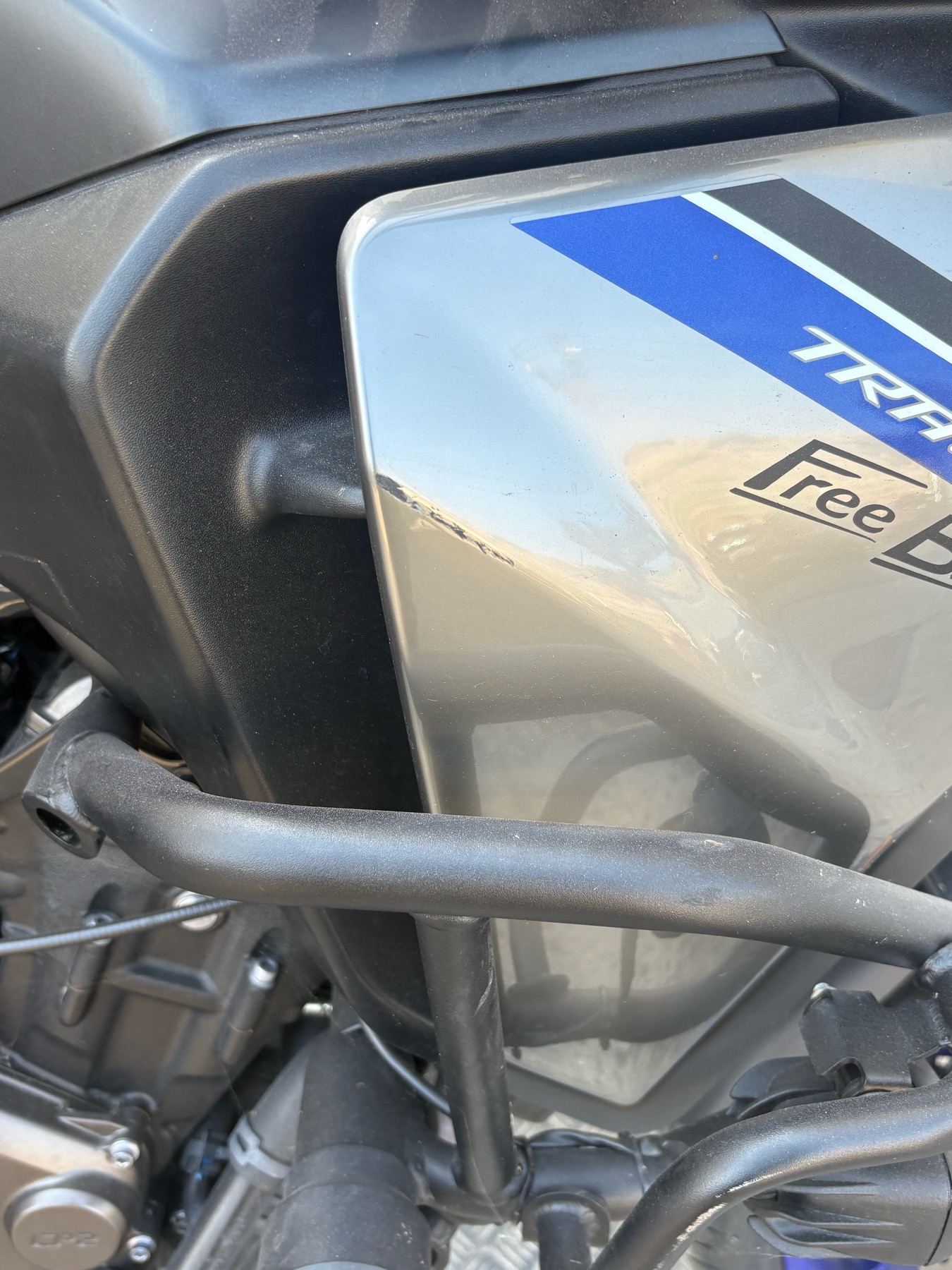 moto accidentée YAMAHATRACER 700