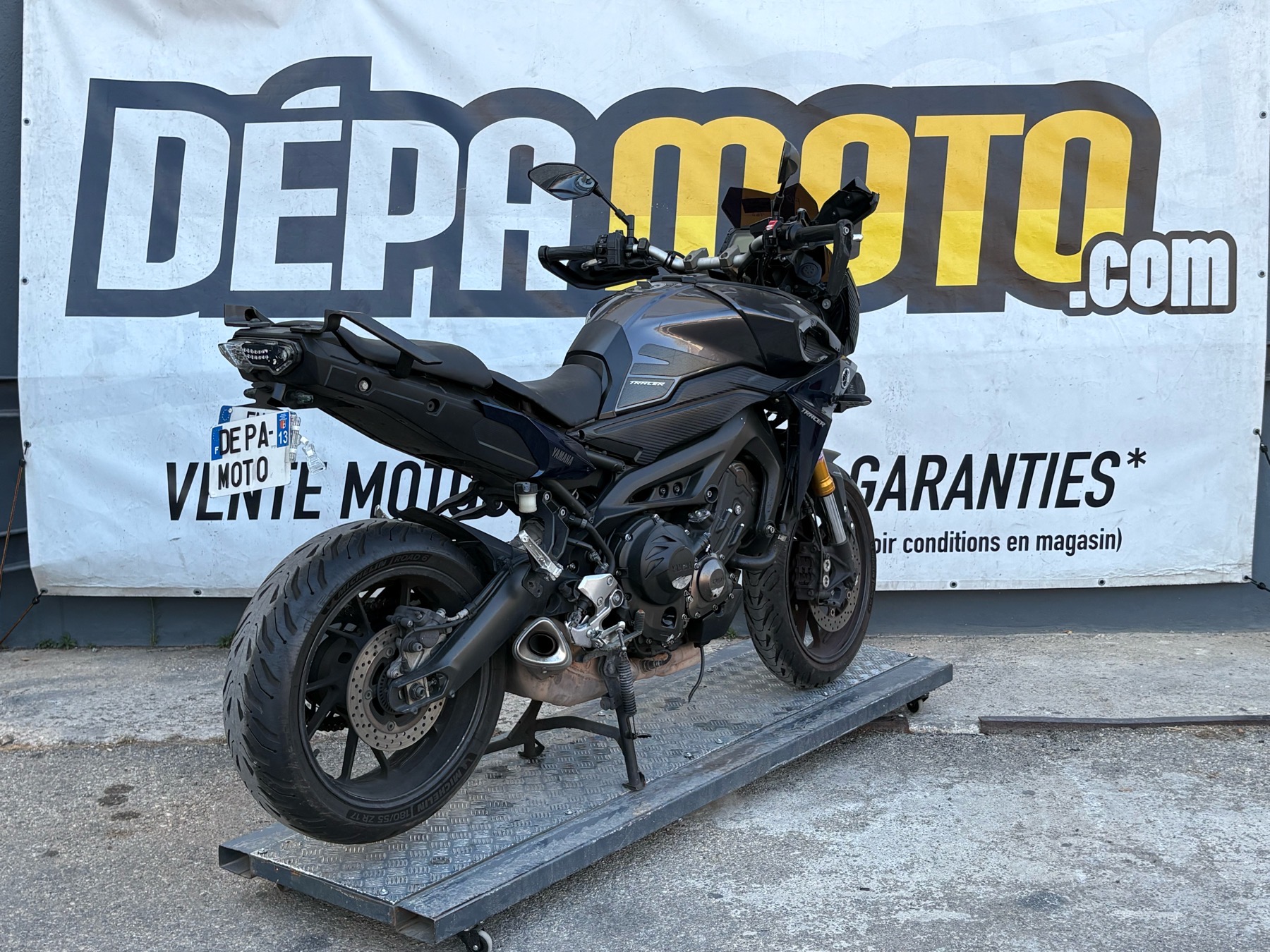 moto accidentée YAMAHATRACER 900