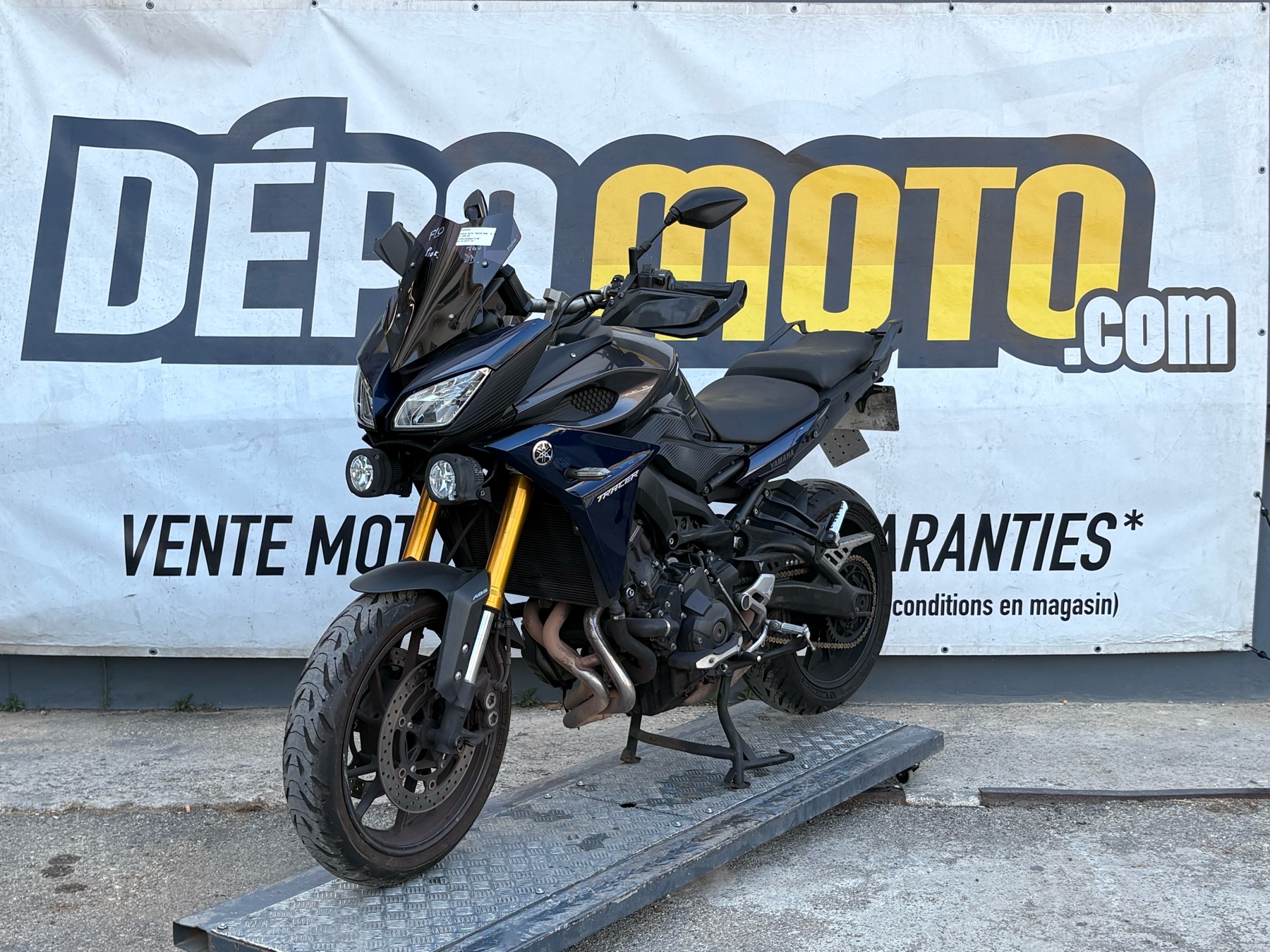 moto accidentée YAMAHATRACER 900
