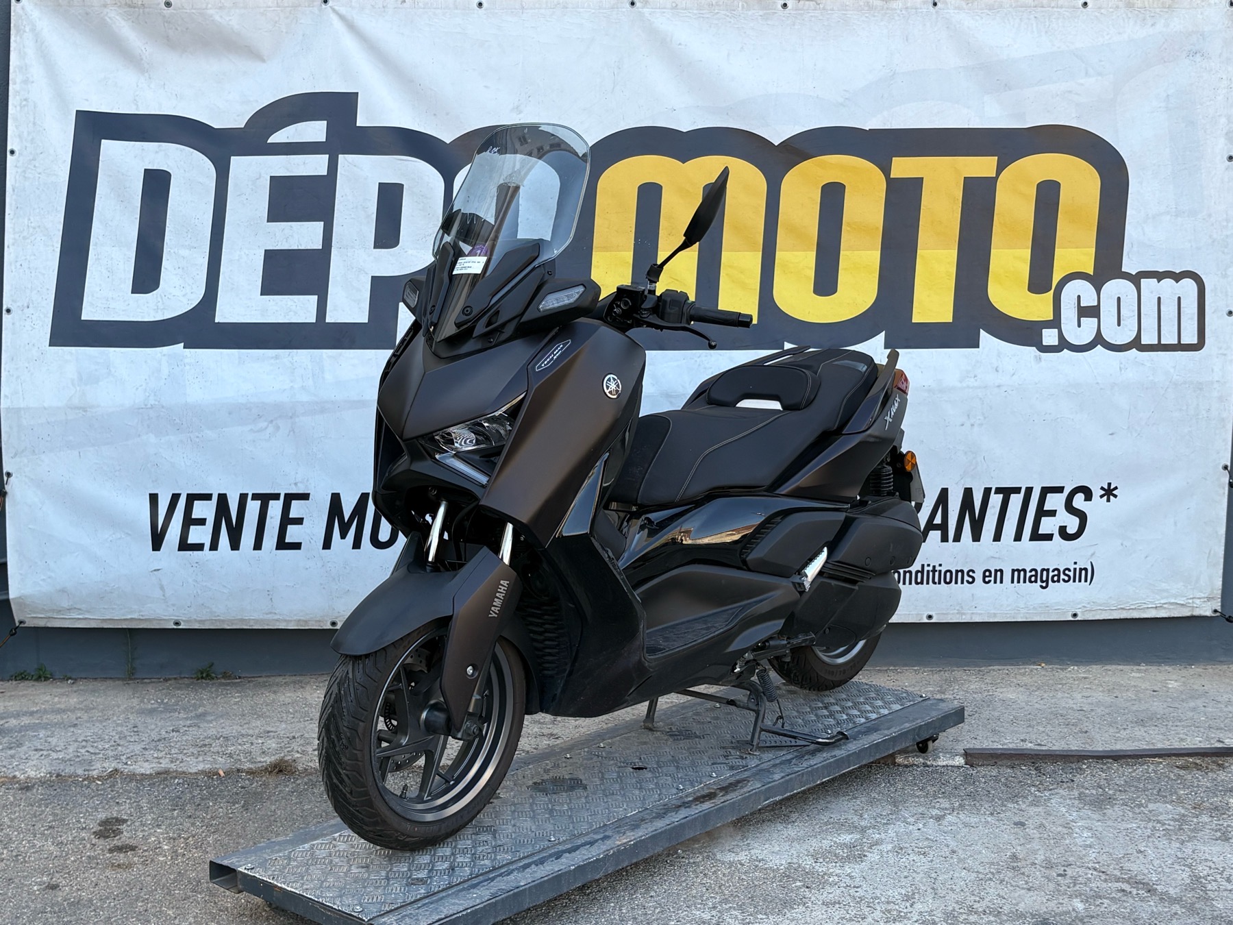 moto accidentée YAMAHAXMAX 300