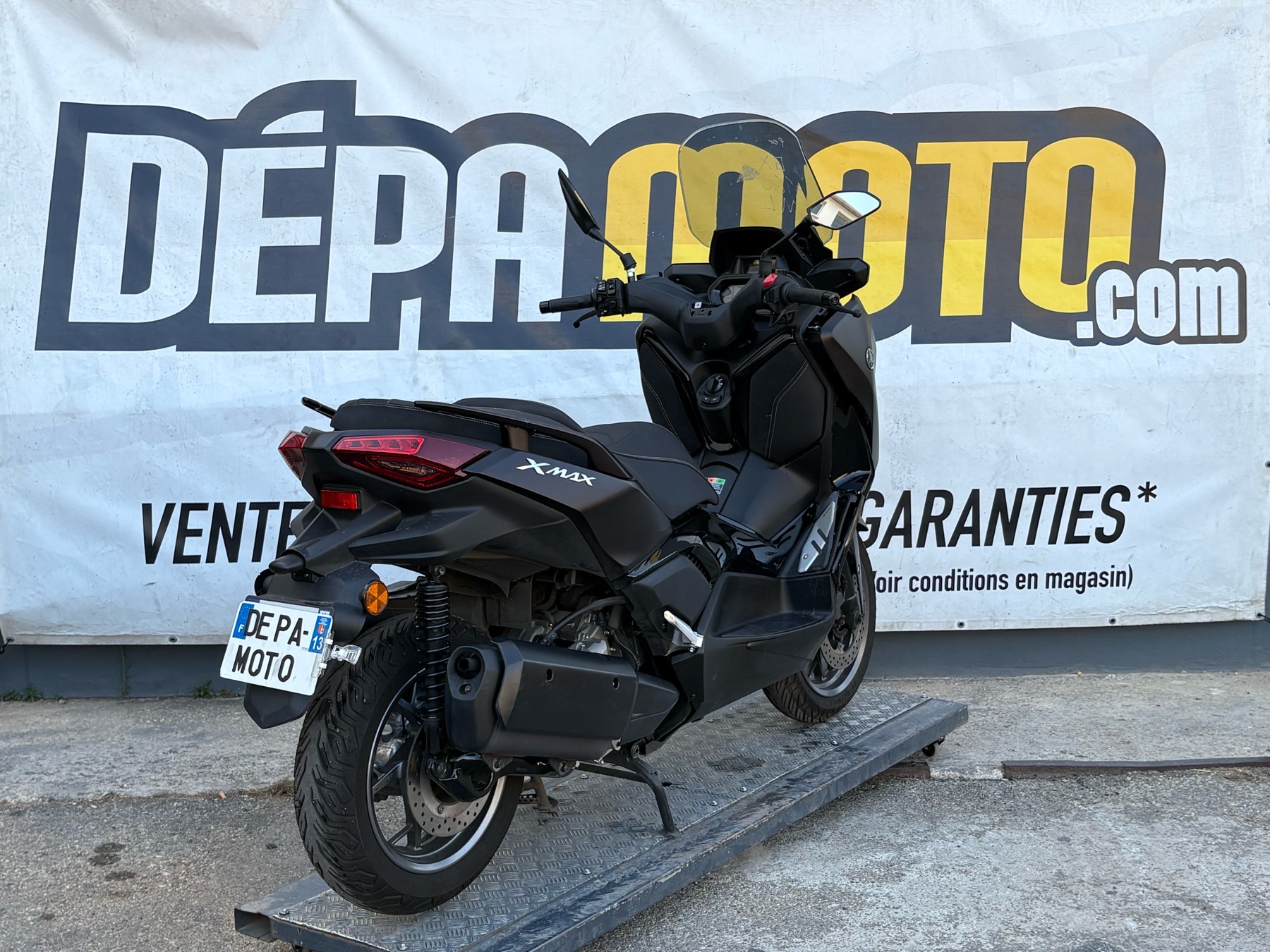 moto accidentée YAMAHAXMAX 300