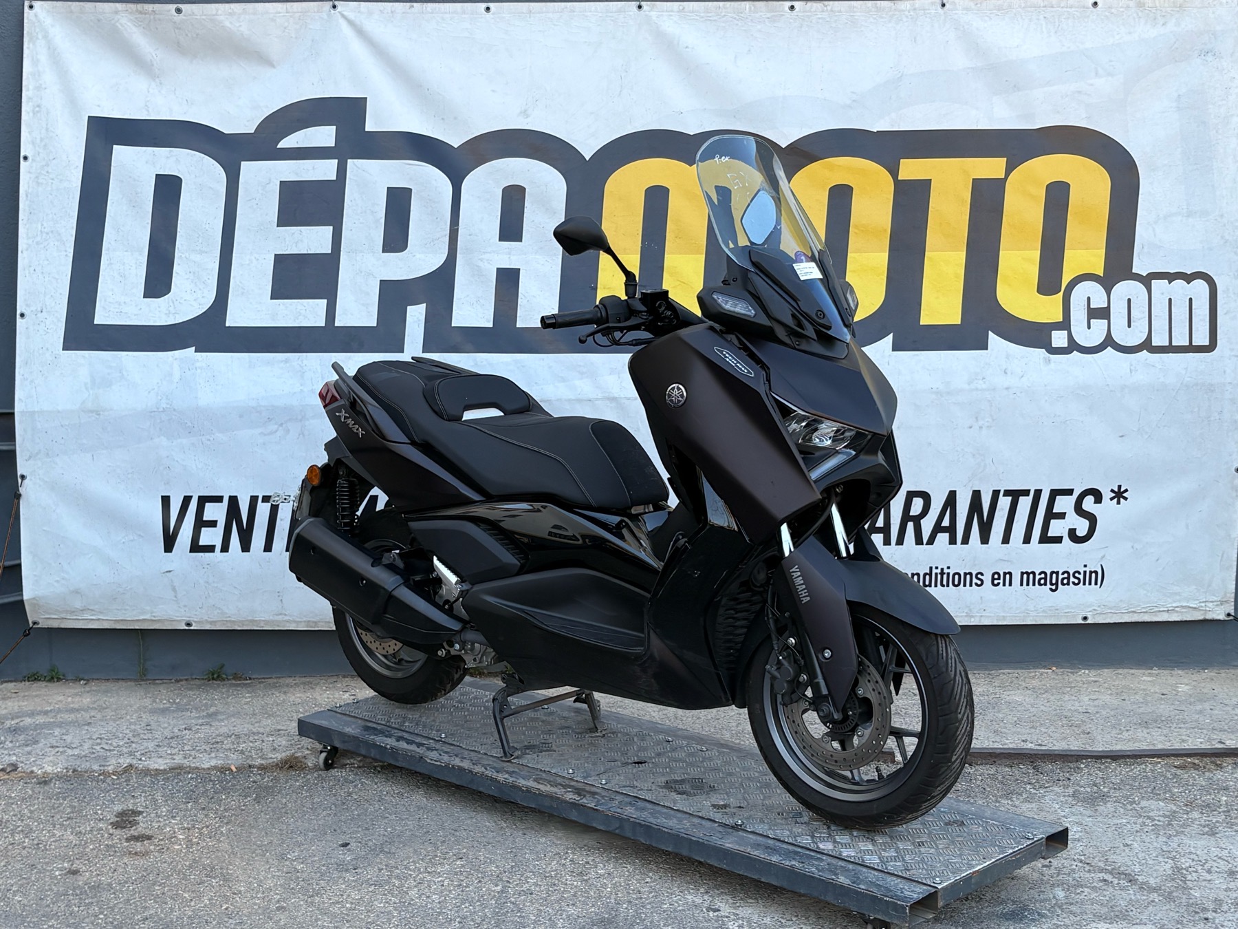 moto accidentée YAMAHA XMAX 300