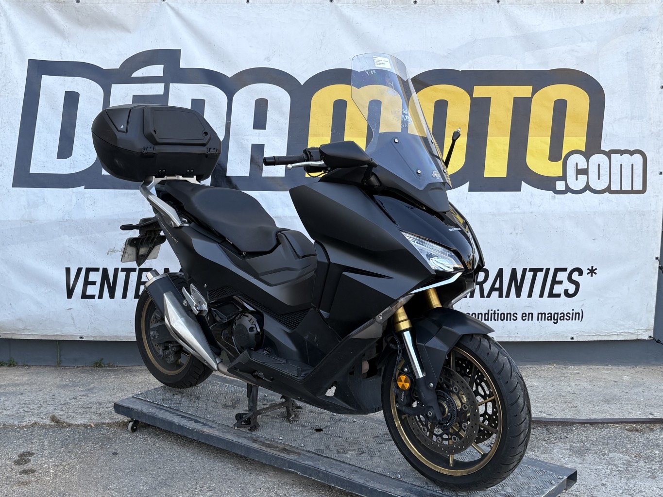 moto accidentée HONDA FORZA 750