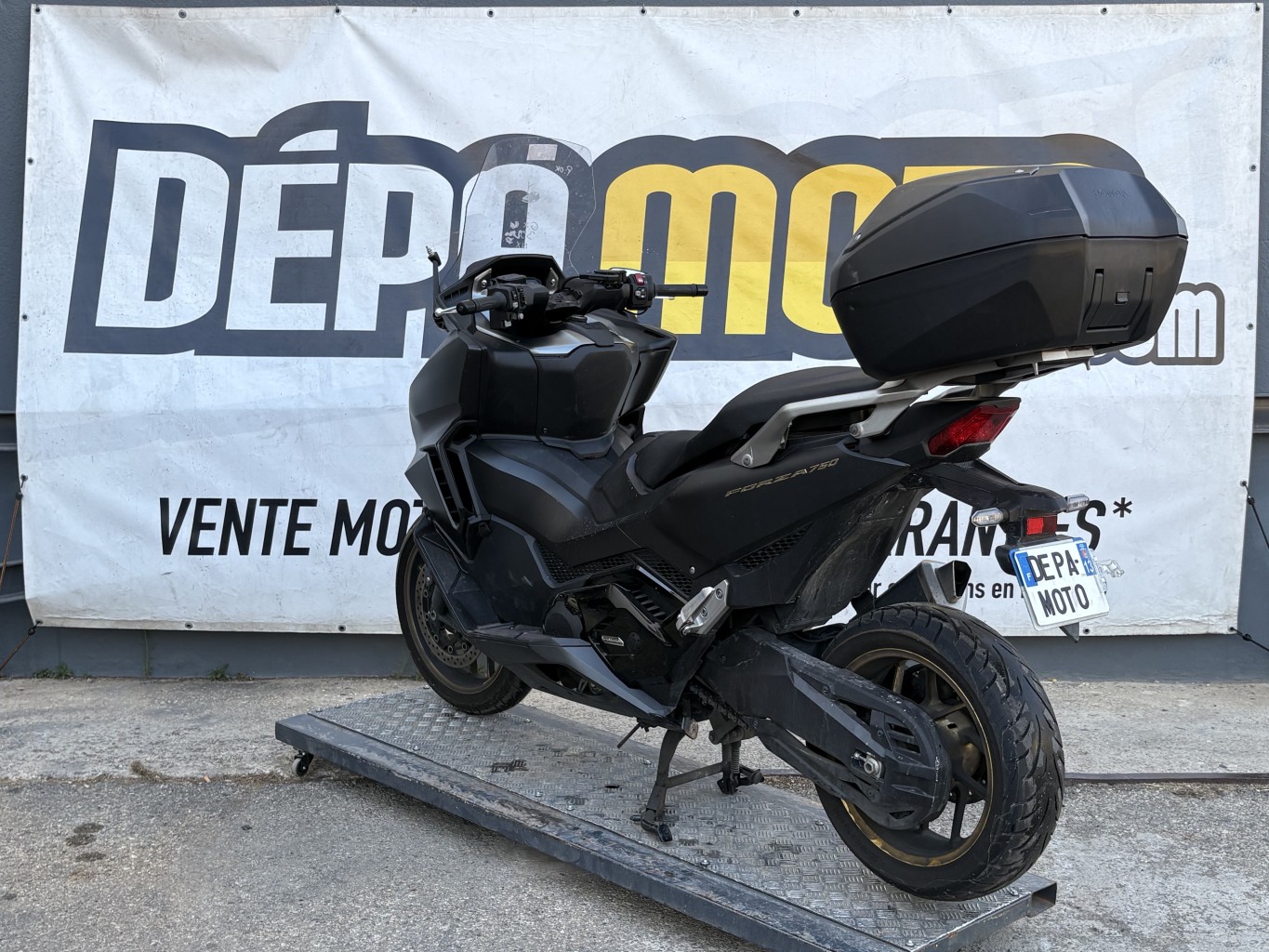 moto accidentée HONDA FORZA 750