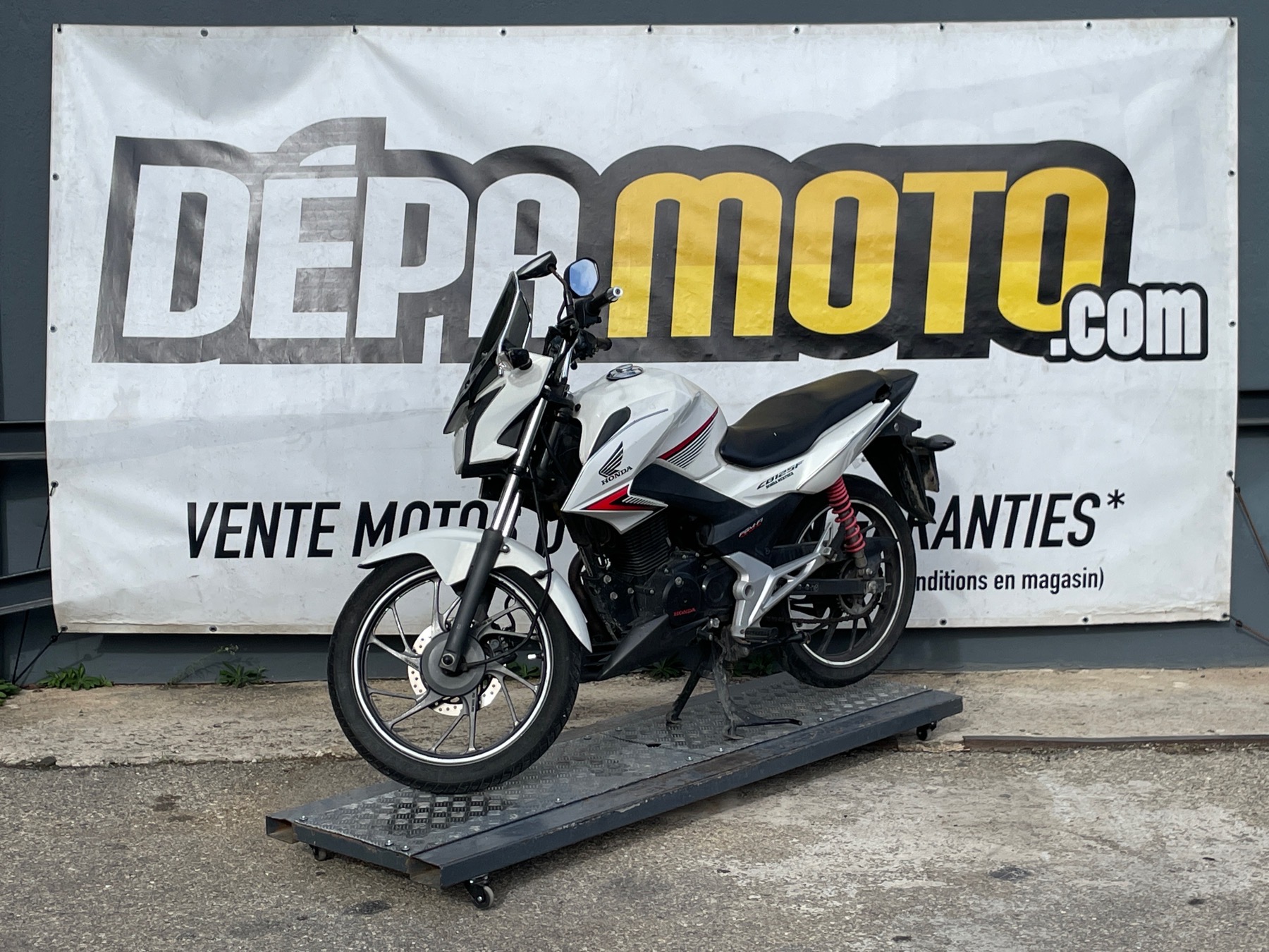moto accidentée HONDA CBF 125