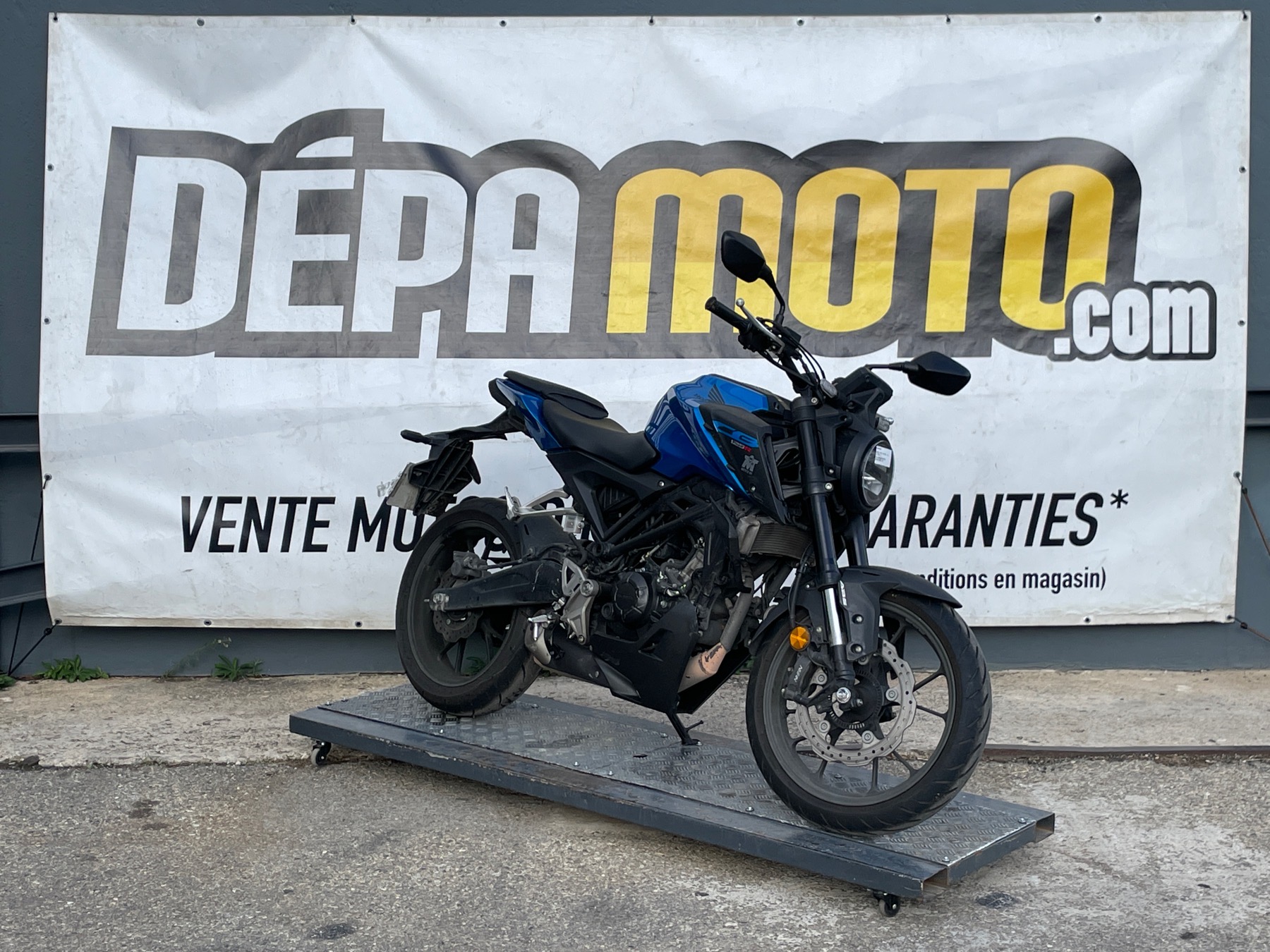 moto accidentée HONDA CB 125 R