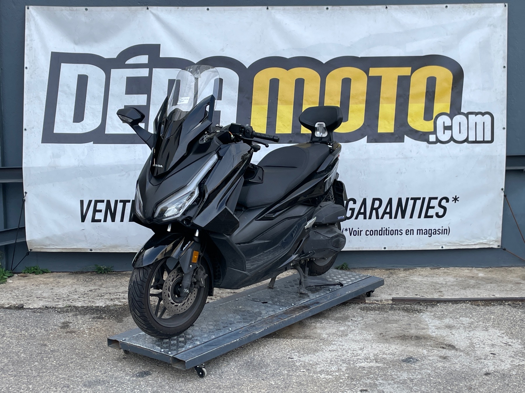 moto accidentée HONDA  FORZA 350