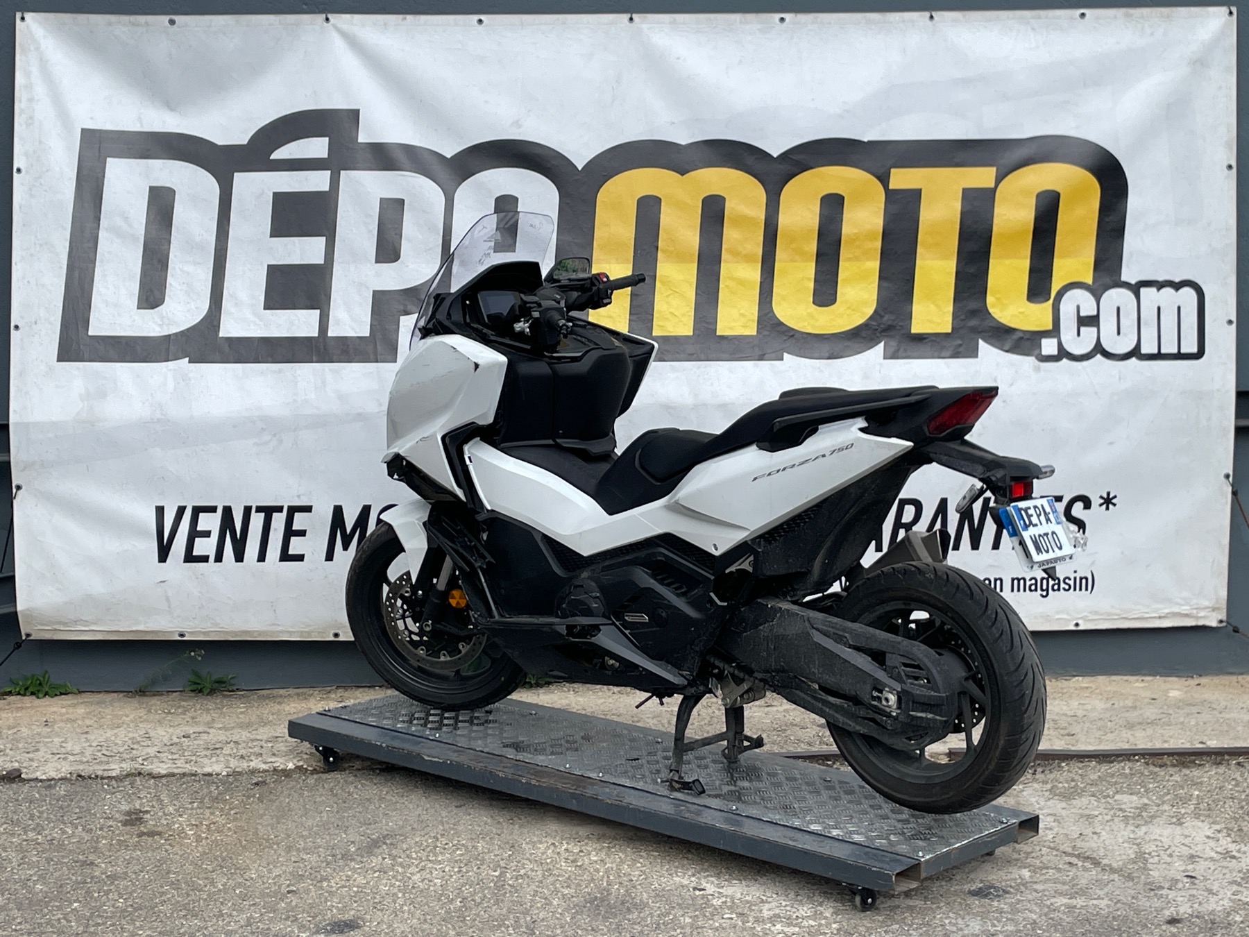 moto accidentée HONDA  FORZA 750