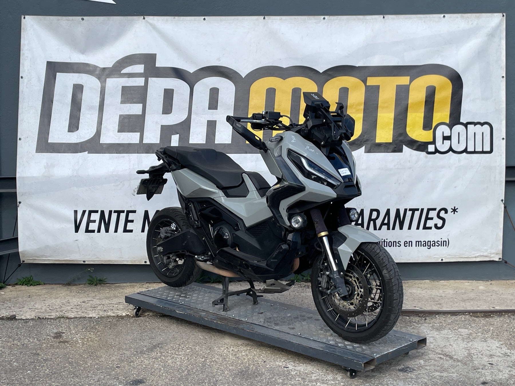 moto accidentée HONDA  XADV 750