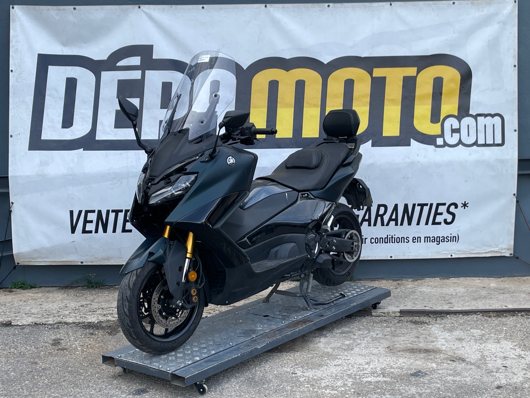 moto accidentée YAMAHA  TMAX 560