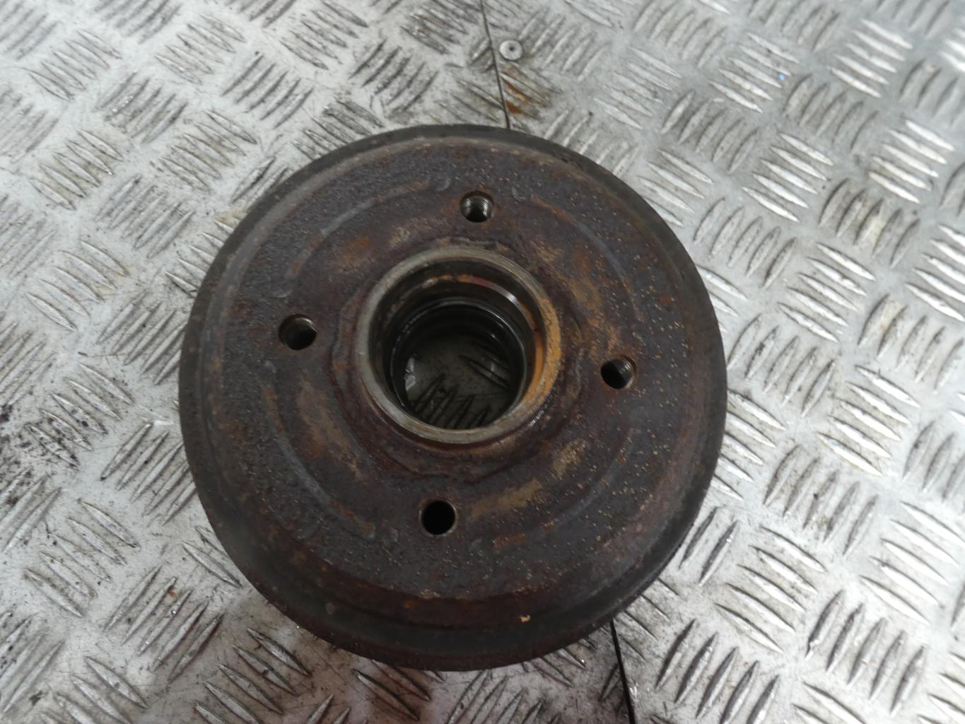 Toyota Aygo (B10) Berlina 1.4 HDI (2WZ-TV) TAMBURO FRENO POSTERIORE DX