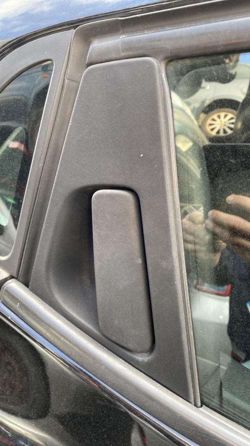 Image Poignee porte arriere droit - RENAULT CLIO 4